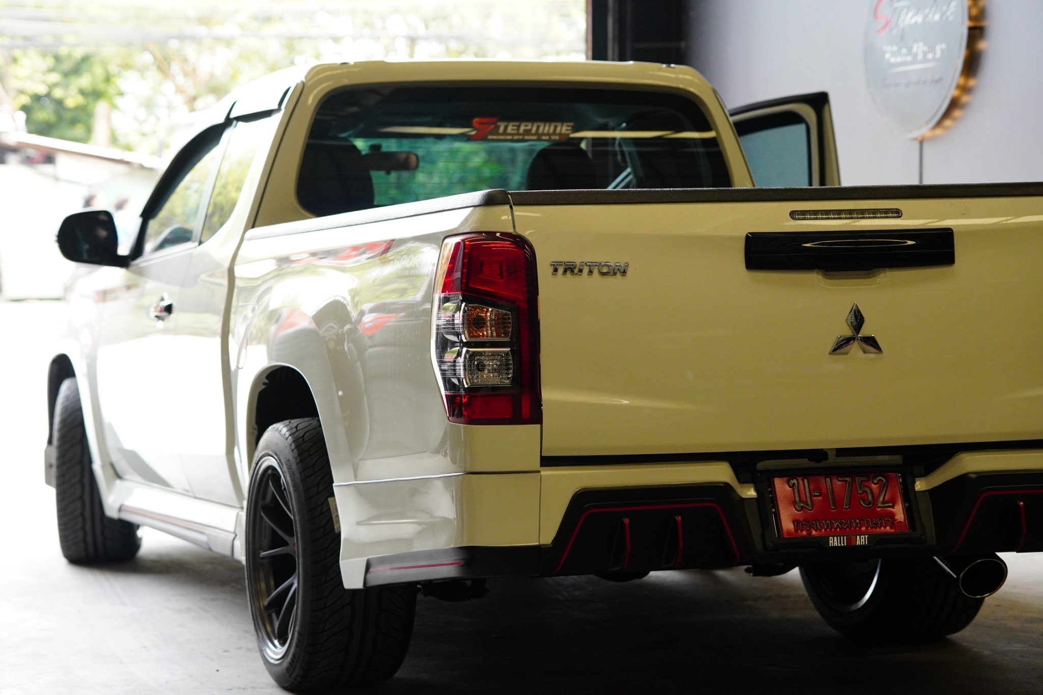 ติดตั้งเสร็จเเล้ว ชุดแต่ง TOYOTA FORTUNER 2022 ราคาถูกที่ STEP9