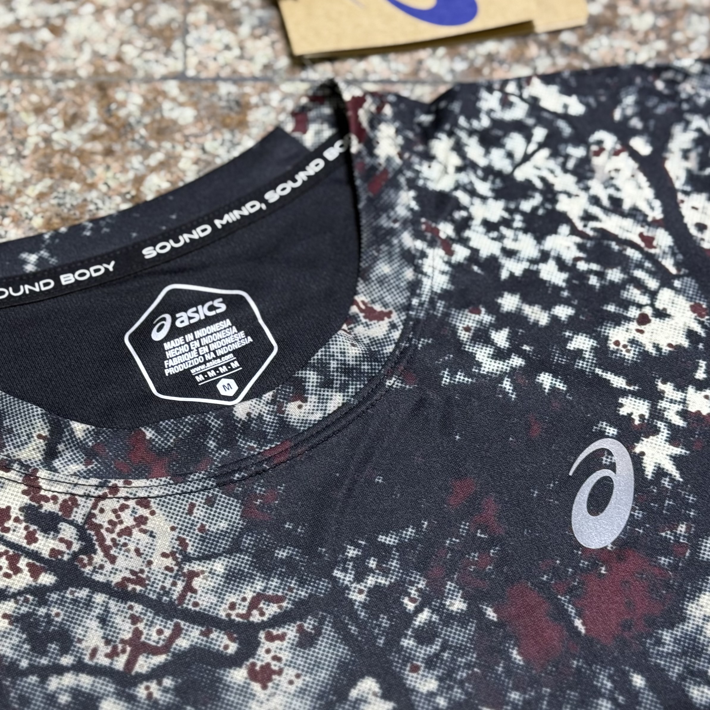 เสื้อวิ่ง ASICS All Over Print Running Shirt ‘CAMO’ (S)