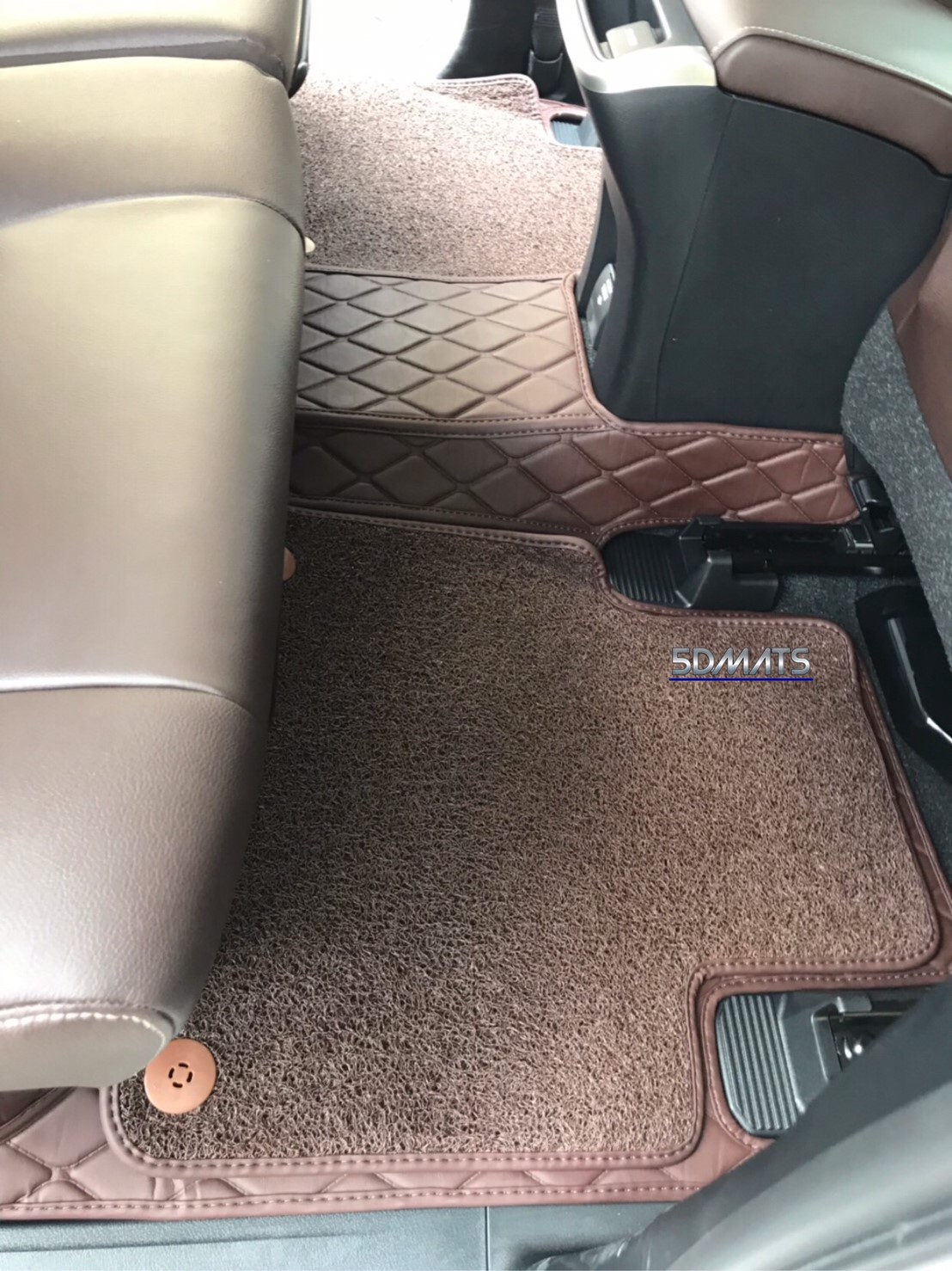 พรมปูพื้นรถยนต์5D All new fortuner ลาย RICH สีกาแฟ เต็มคัน (เสริมใยดักฝุ่น)