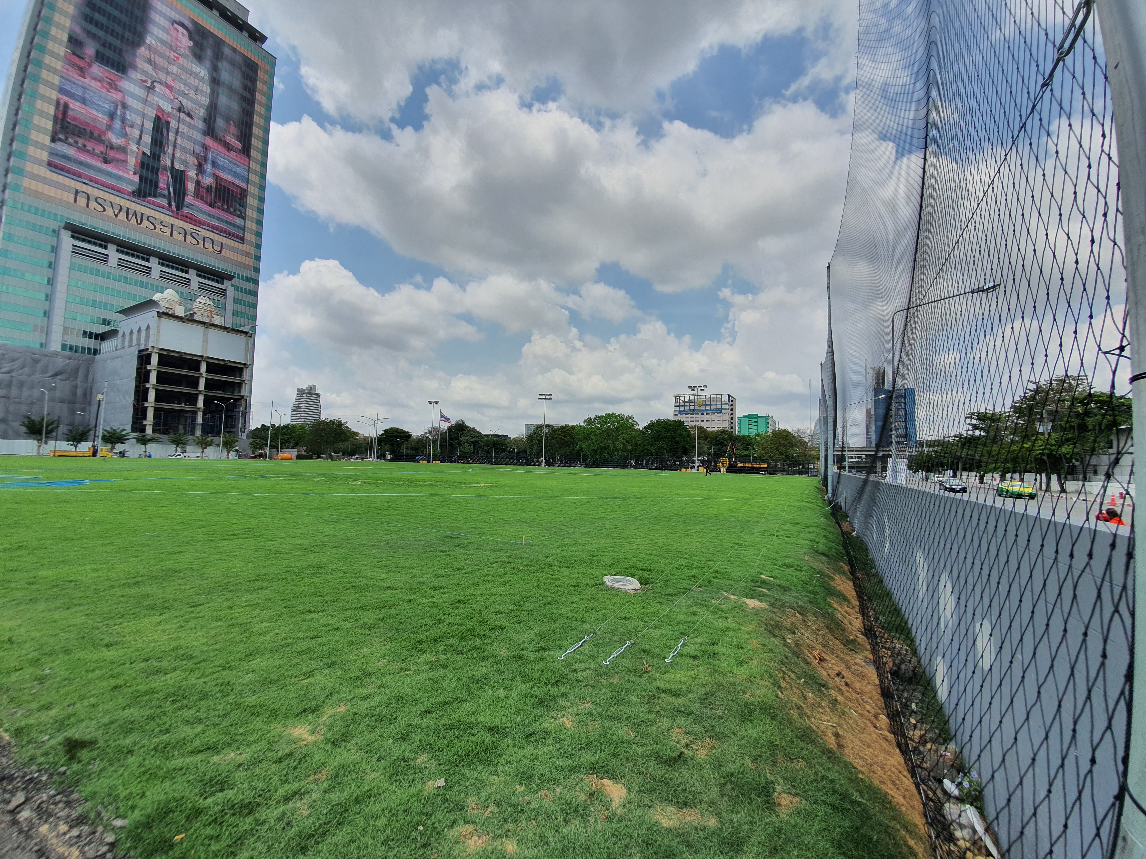 รับติดตั้งซ่อมแซมตาข่ายกั้นสนามฟุตบอล