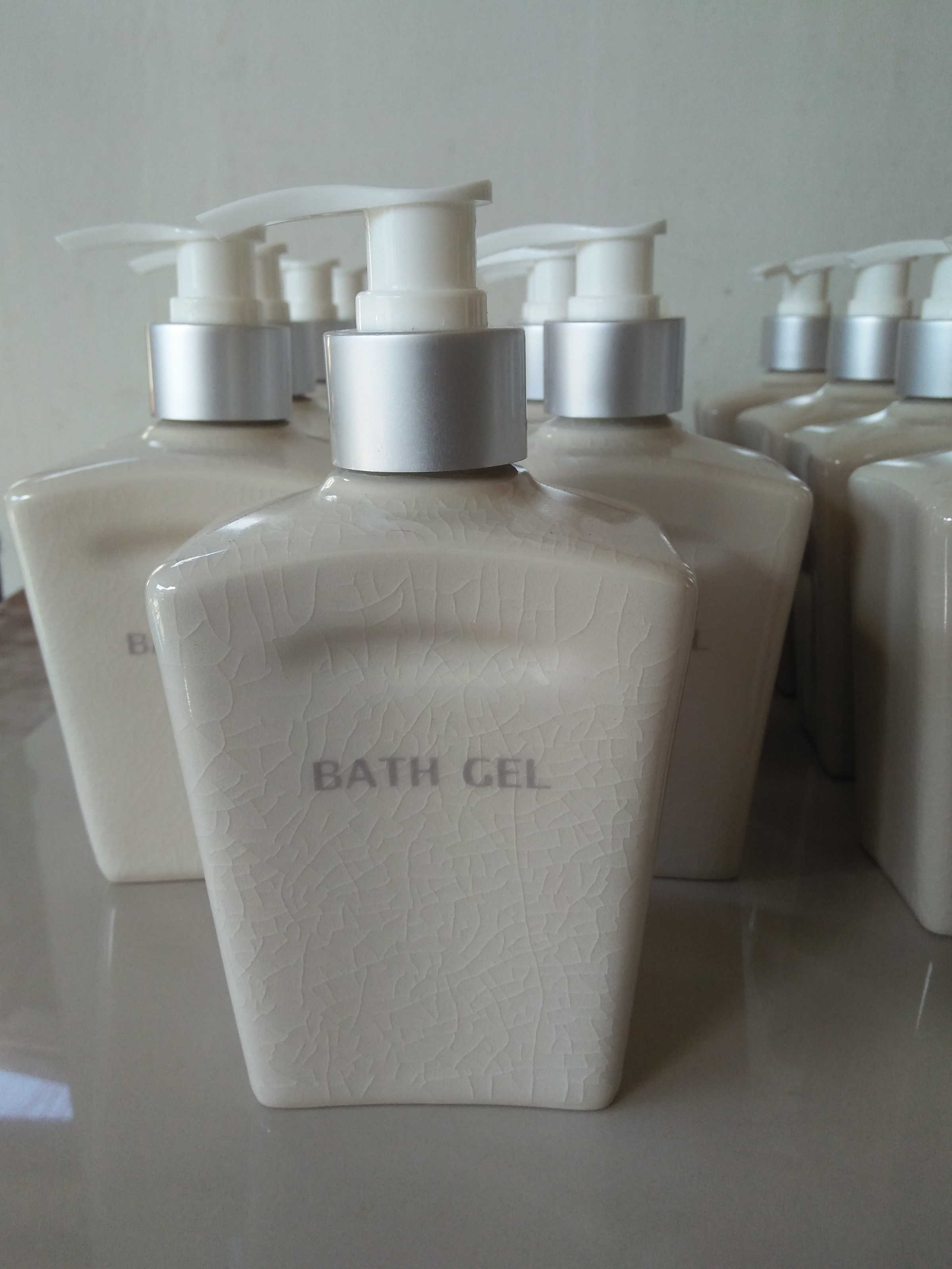 ขวดเซรามิค ทรงสี่เหลี่ยม แบบหัวปั้ม Bath Gel