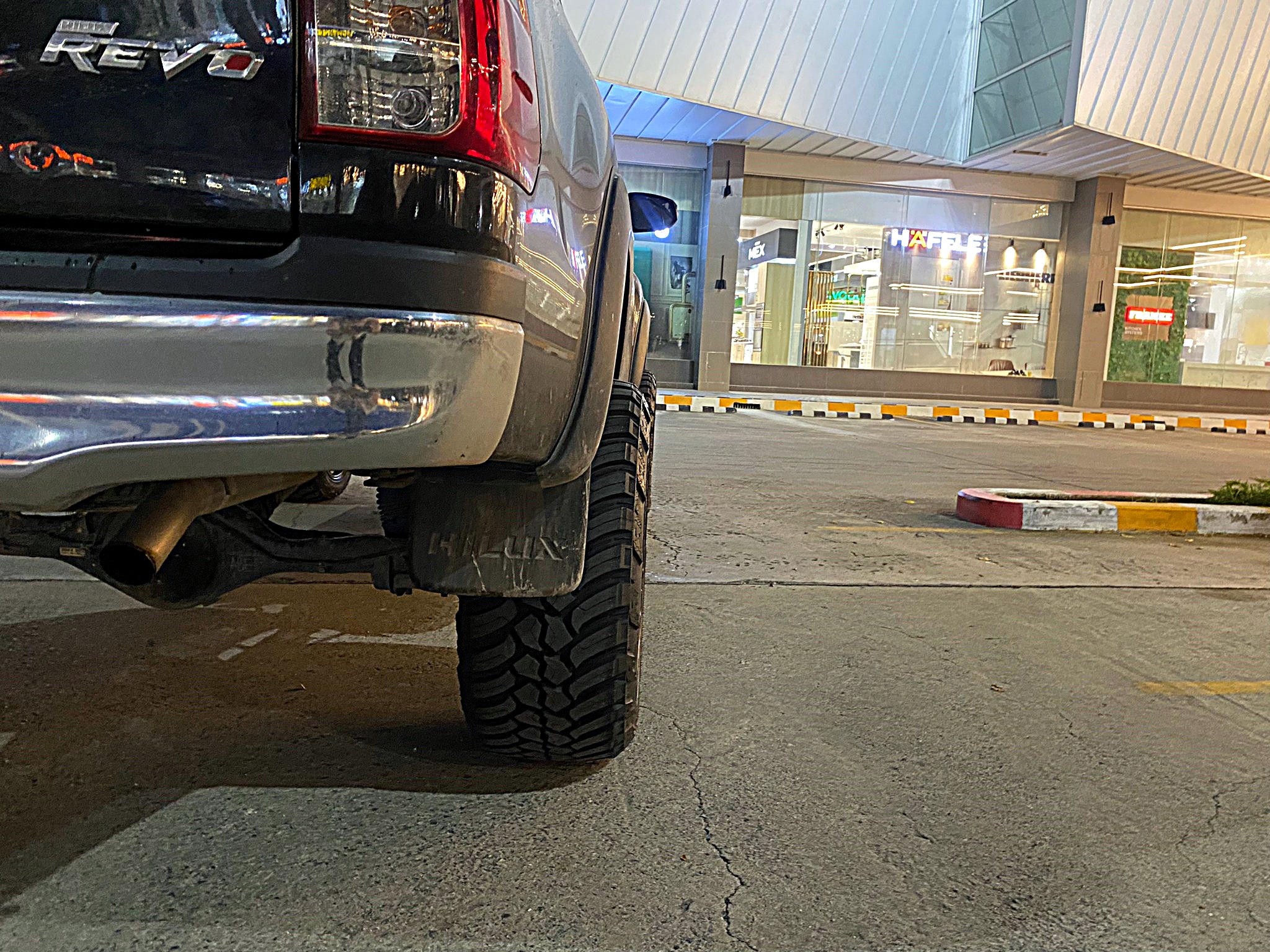 TOYOTA REVO ทรงเมกา