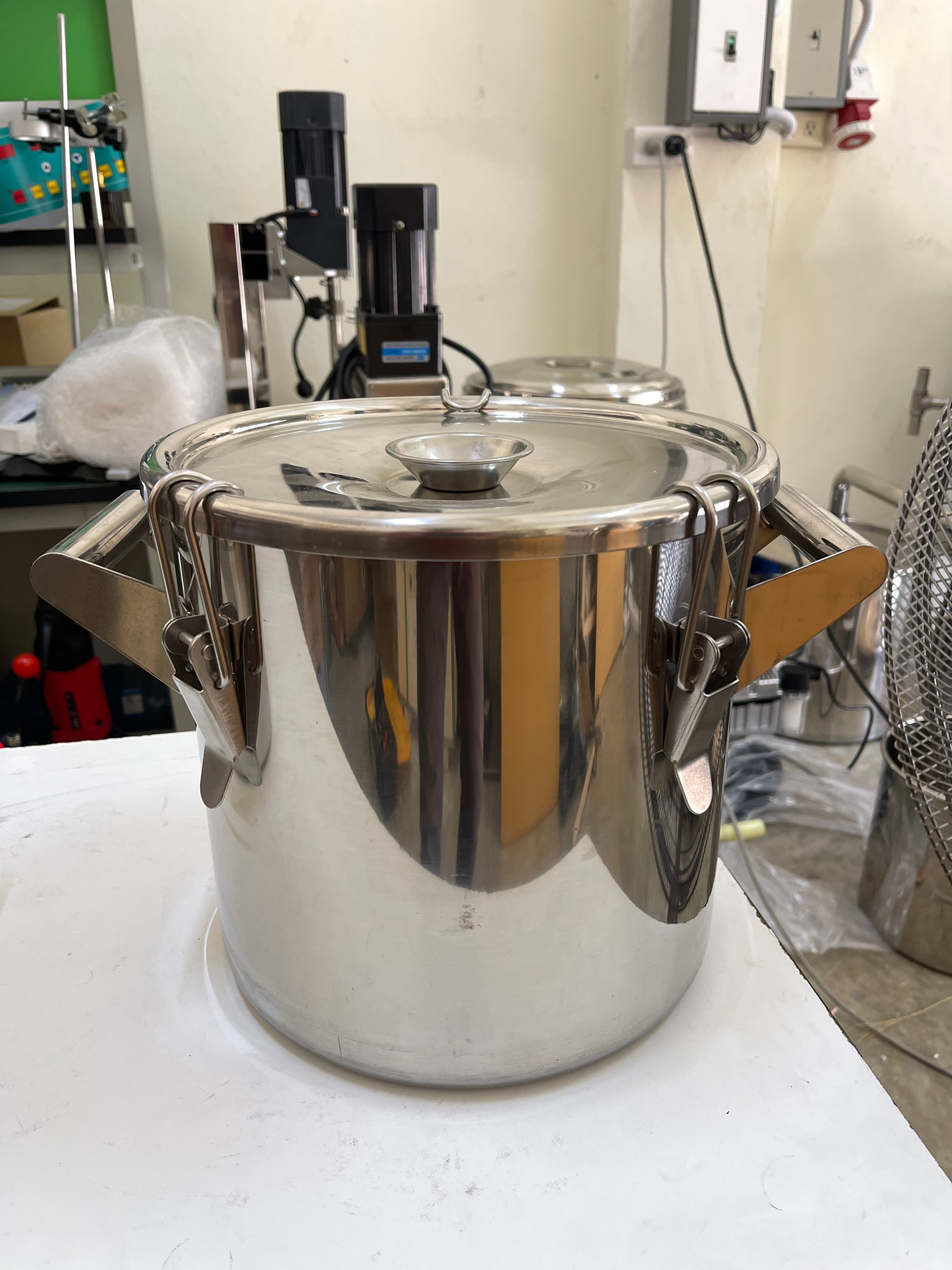 หม้อ-ถังสแตนเลสพร้อมฝาปิดมีหูหิ้ว (หม้อเกรด 304 +ฝาเกรด201)