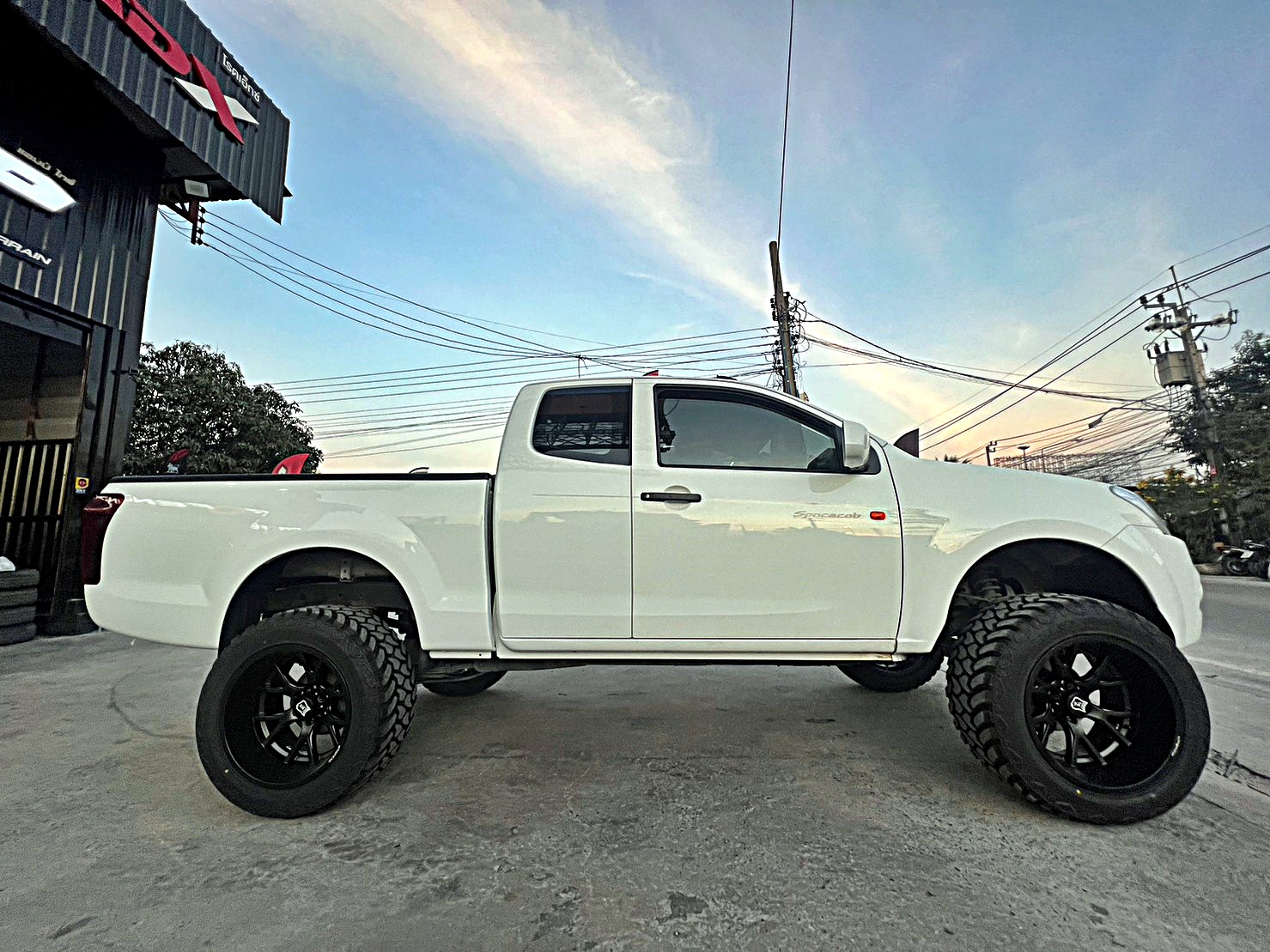 D-MAX ตัวเตี้ย ทำให้เป็นตัวสูง ทรงเมกา