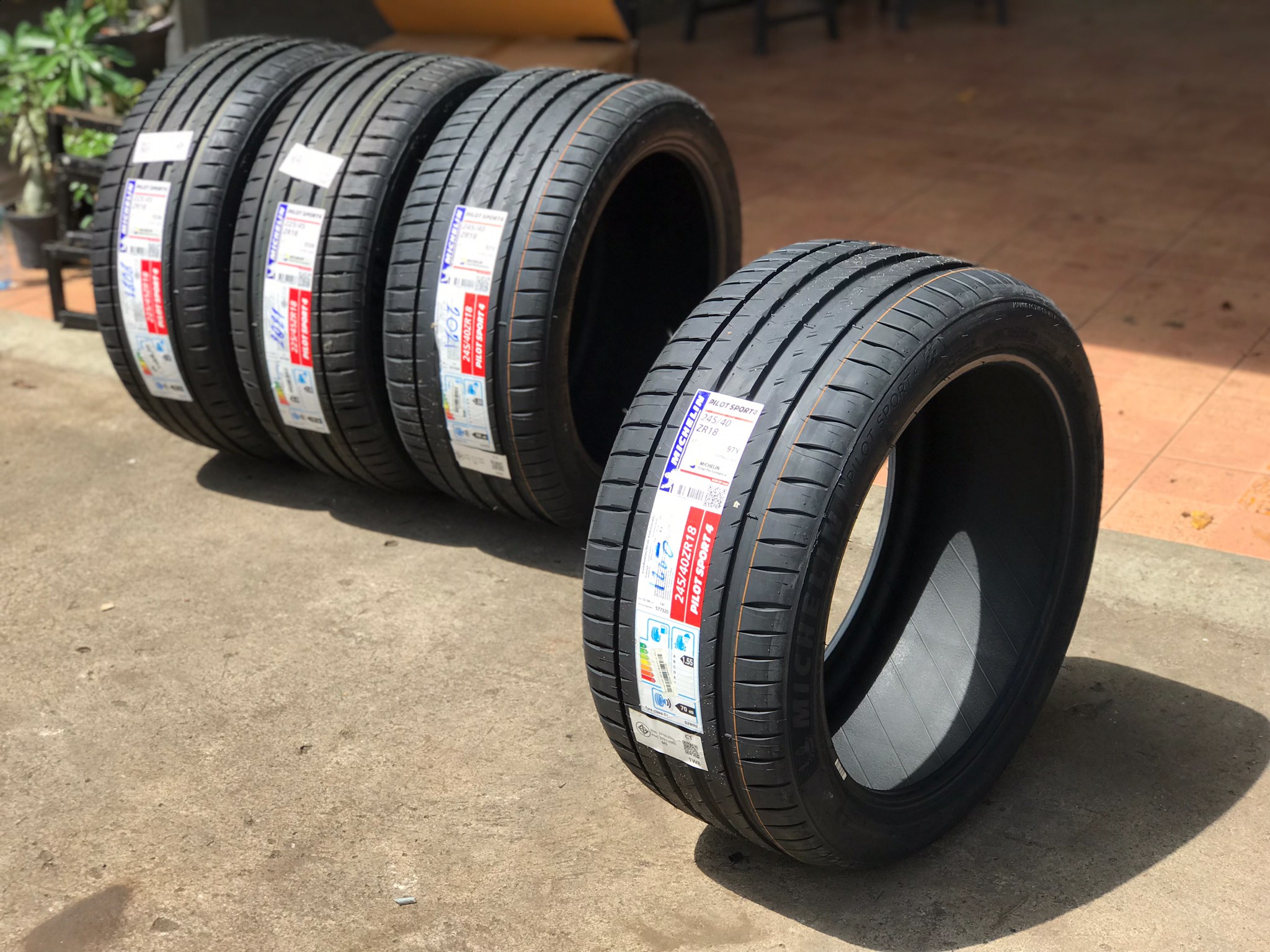 MICHELIN PILOT SPORT4 245/40-18 ราคาถูกสั่งได้ทุกรุ่นที่ STEP9