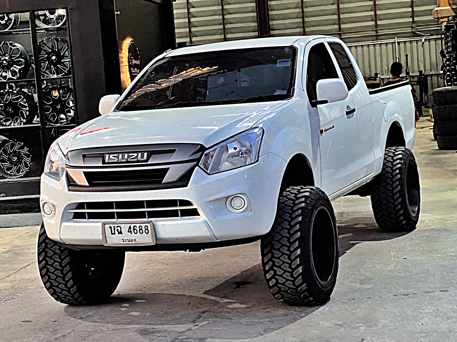 D-MAX ตัวเตี้ย ทำให้เป็นตัวสูง ทรงเมกา