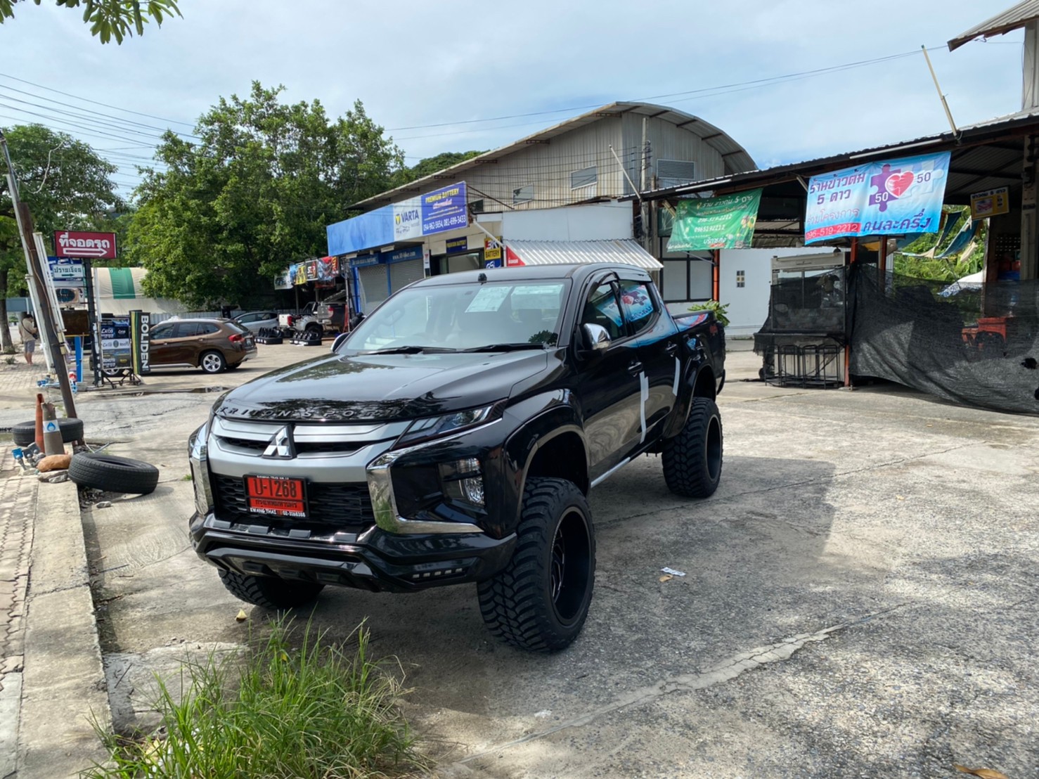 TRITON ป้ายแดงจัดทรงเมกาที่ STEP9