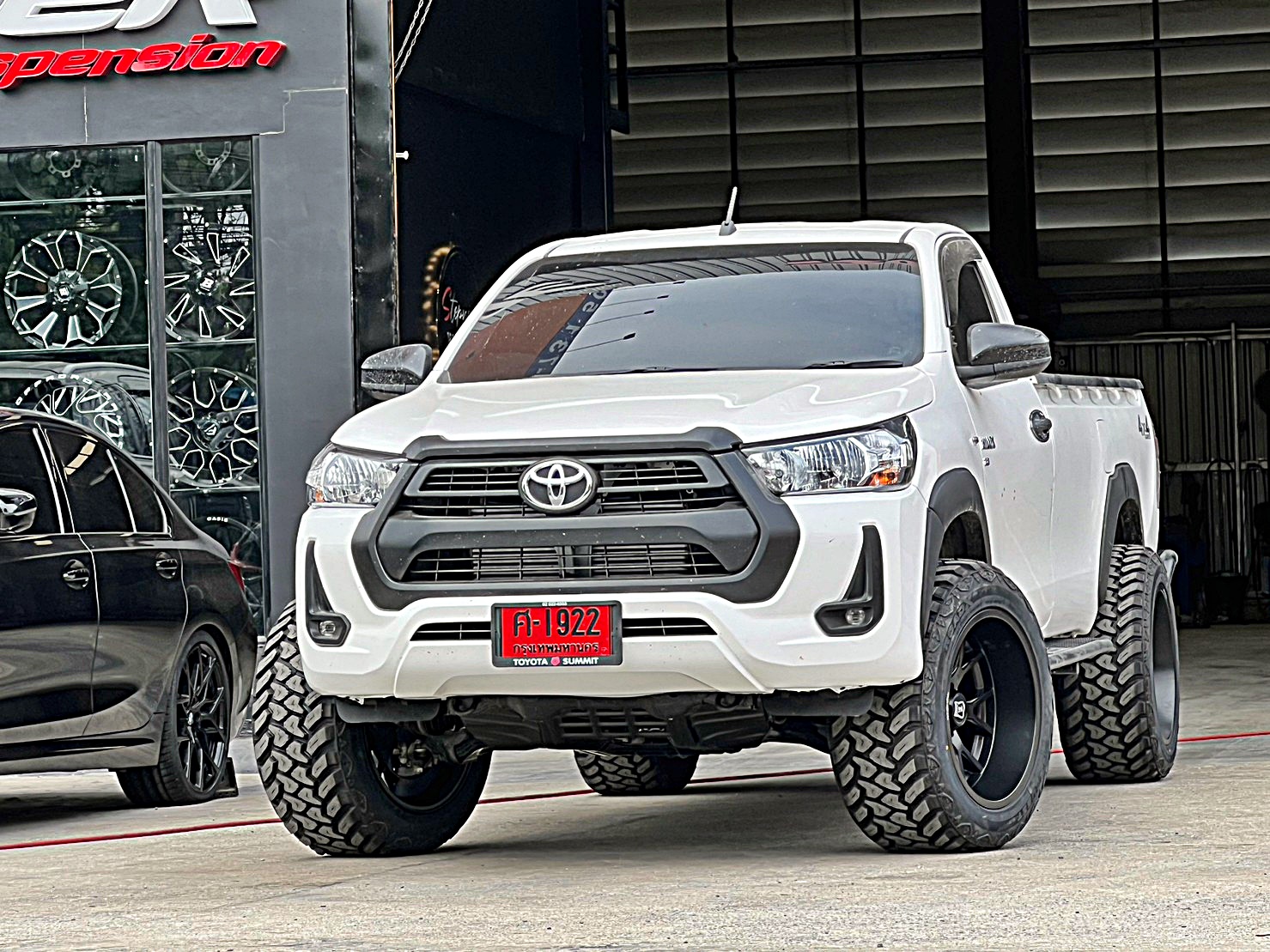 TOYOTA REVO แต่งทรงเมกาที่ STEP9