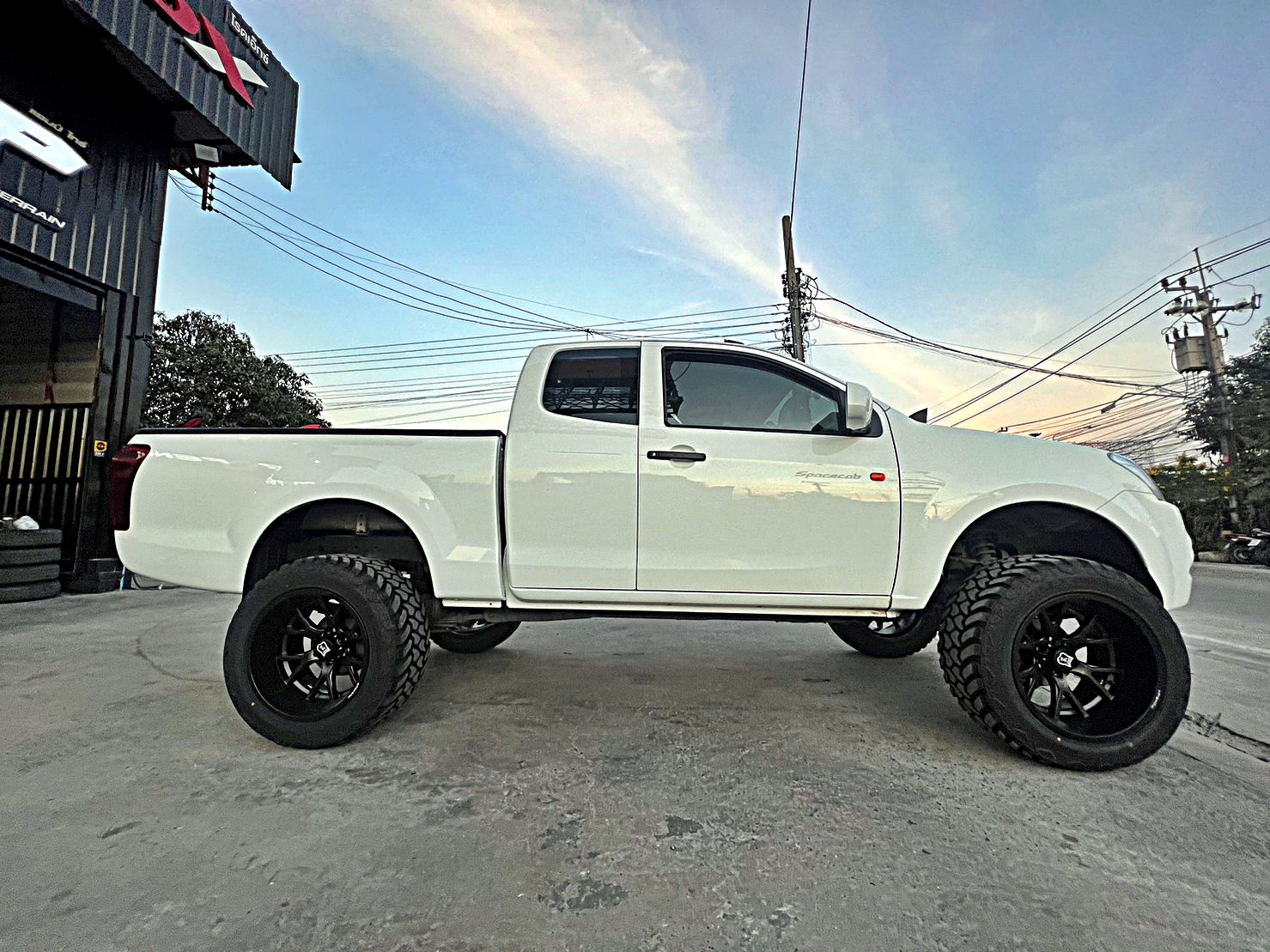 D-MAX ตัวเตี้ย ทำให้เป็นตัวสูง ทรงเมกา