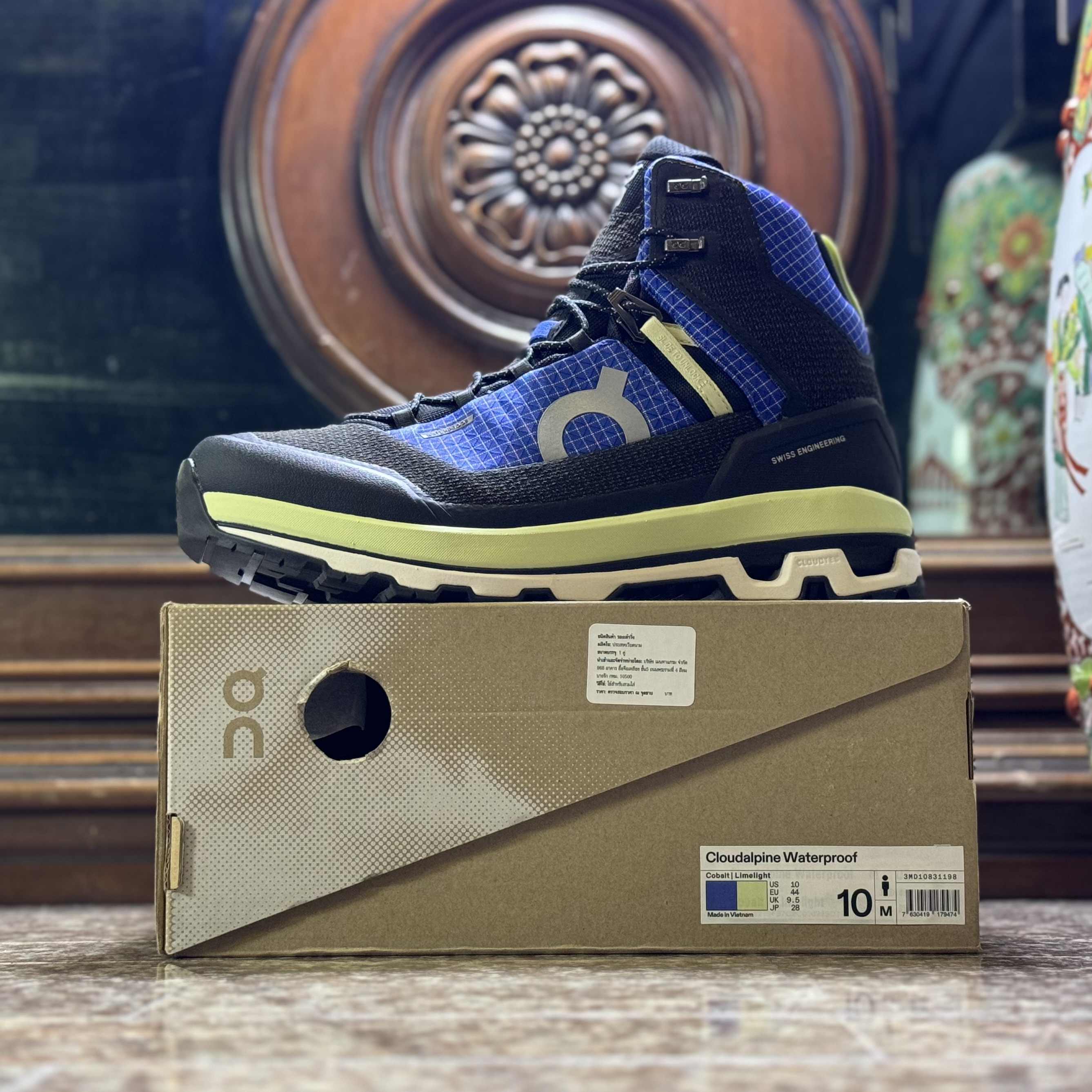 รองเท้าเดินป่า On CloudAlpine Waterproof (M8/8.5/9US)