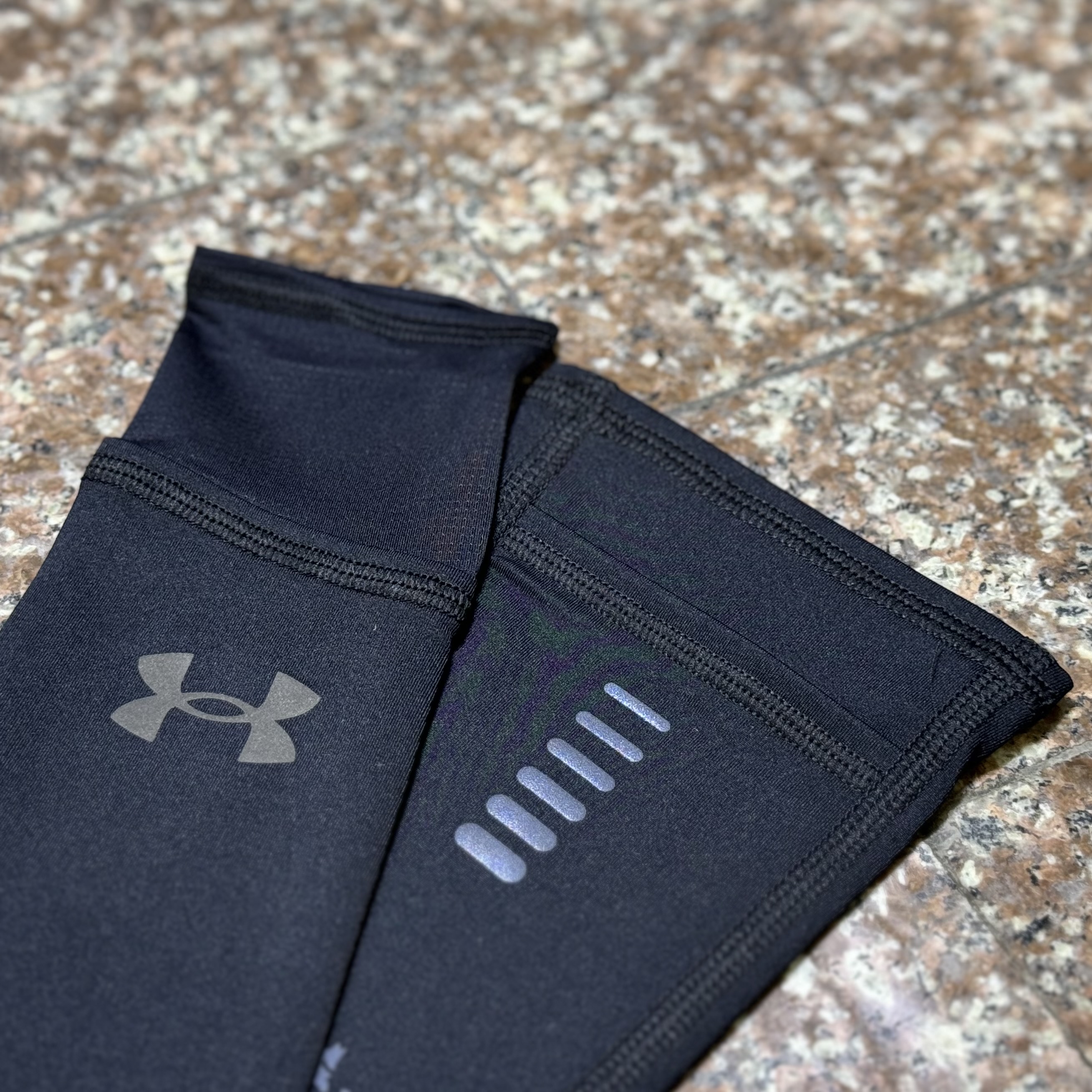 ปลอกแขน Under Armour Arm Sleeve ‘LIMITED’ (S/M)