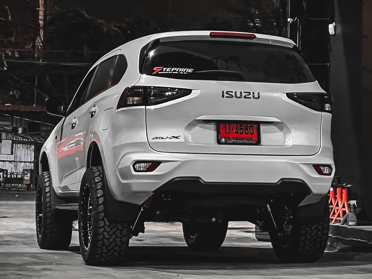 ISUZU MU-X แต่งทรงเมกาที่ STEP9