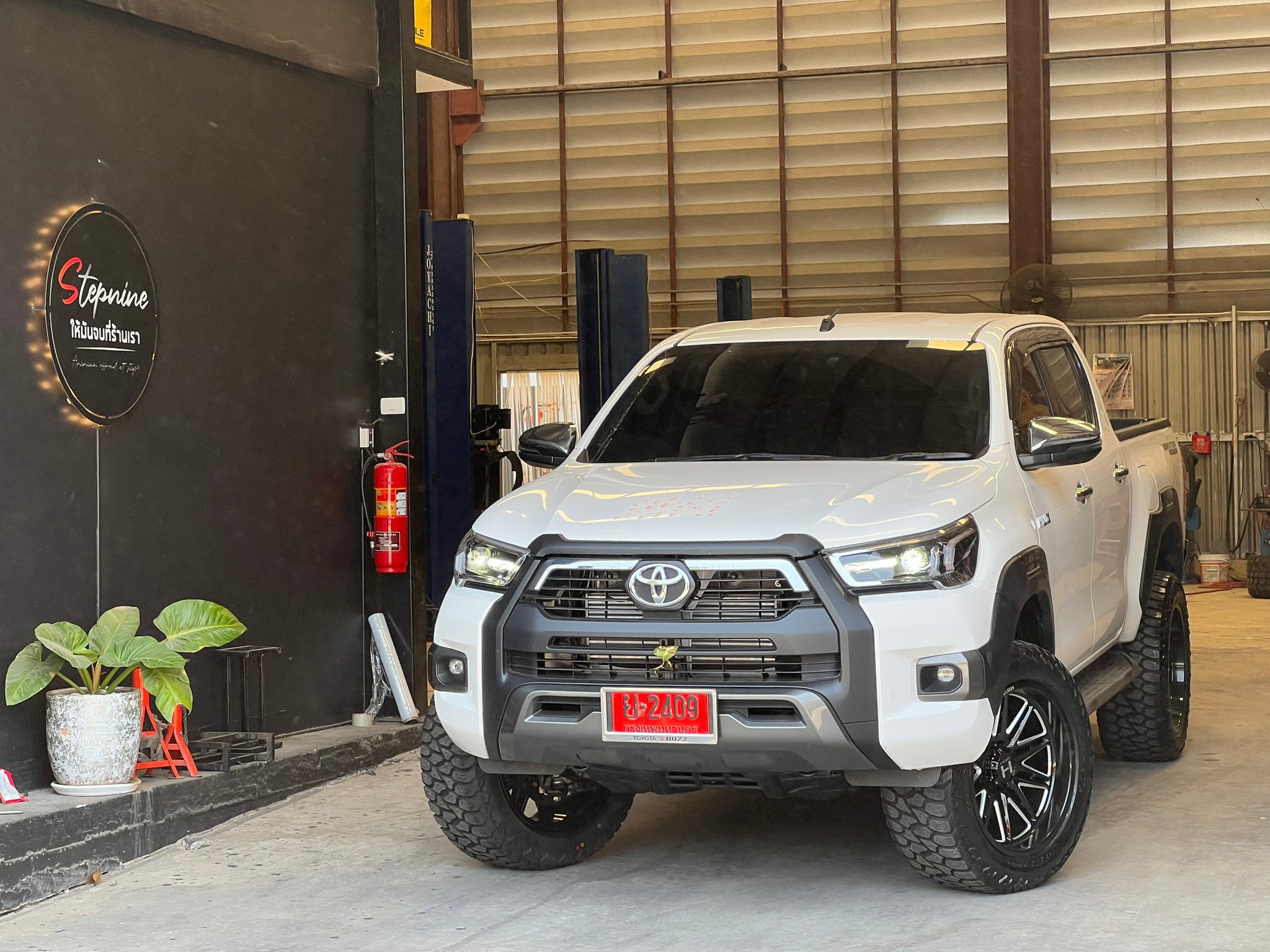 TOYOTA REVO ทรงเมกา จัดล้อแท้