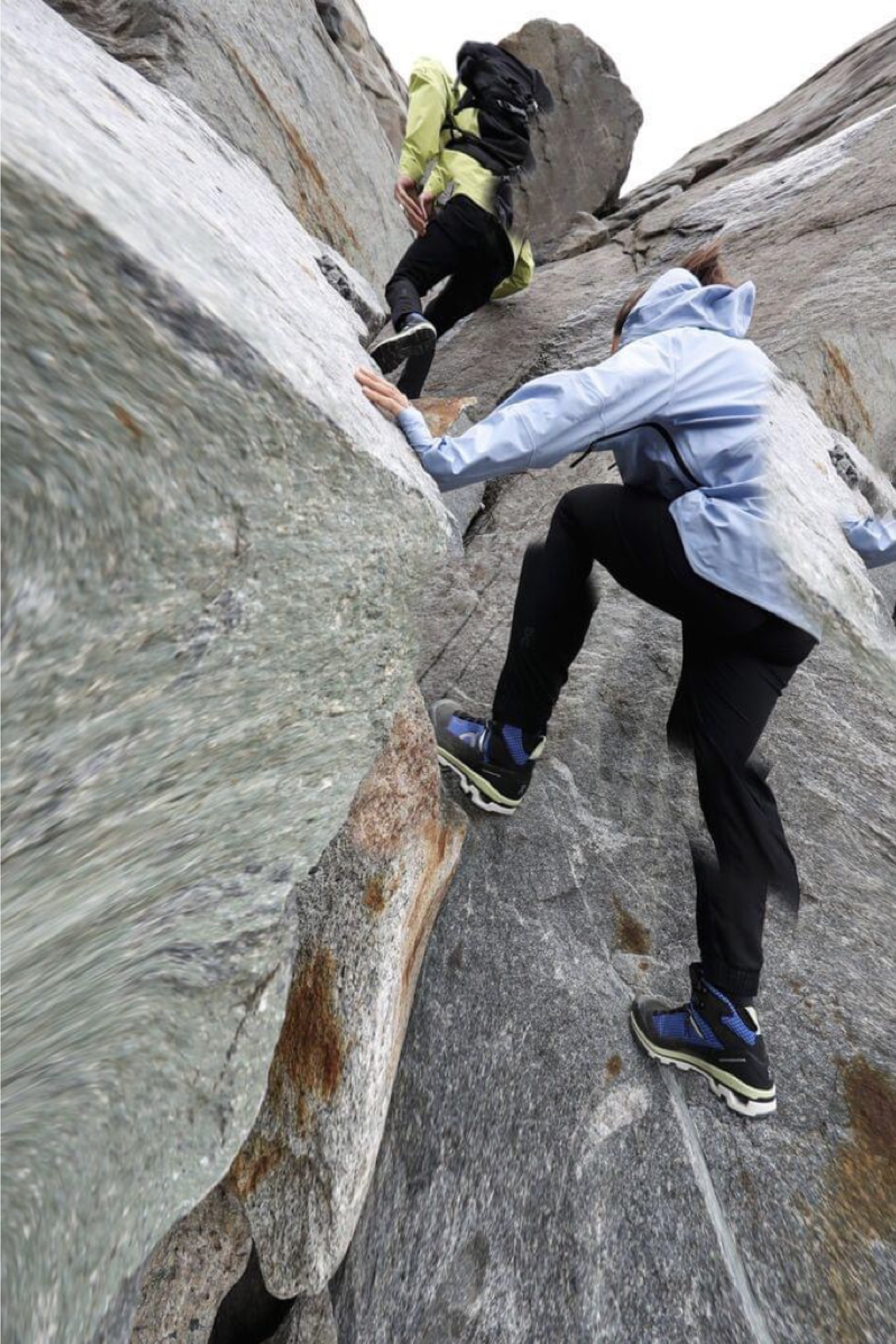 รองเท้าเดินป่า On CloudAlpine Waterproof (M8/8.5/9US)