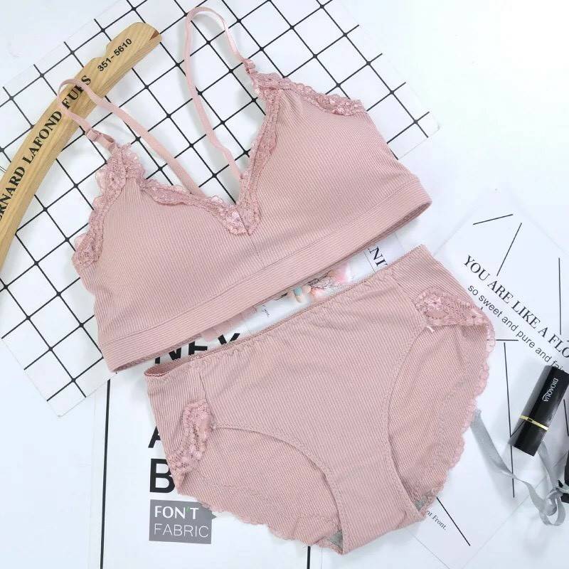 set บราพร้อมกางเกงใน แต่งขอบลูกไม้