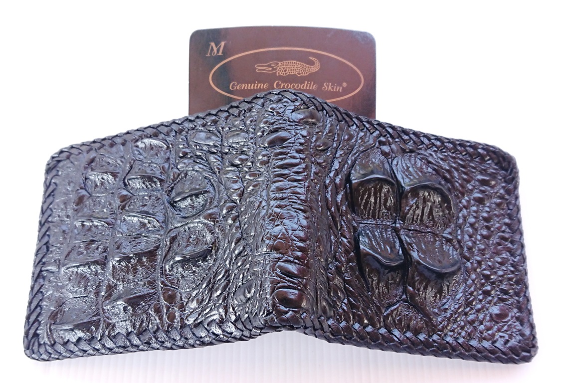 กระเป๋าสตางค์หนังจระเข้แท้ ส่วนโหนก สีดำ ถักขอบ