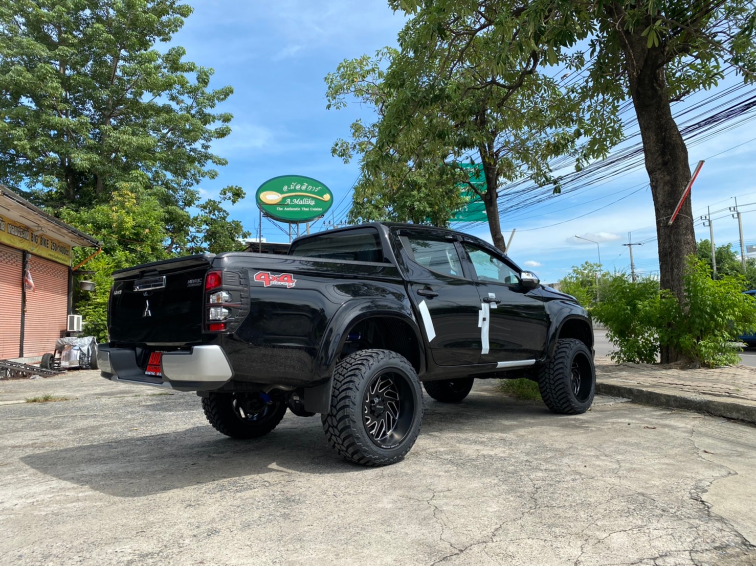 TRITON ป้ายแดงจัดทรงเมกาที่ STEP9