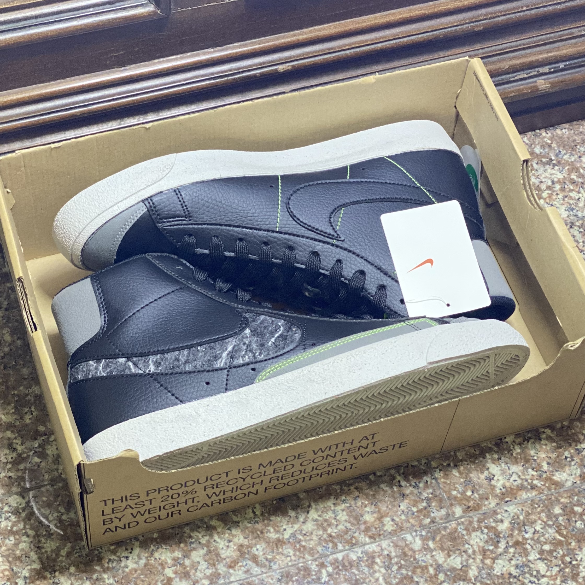 รองเท้า Nike Blazer Mid ‘77 ‘LIMITED’ (M10US)