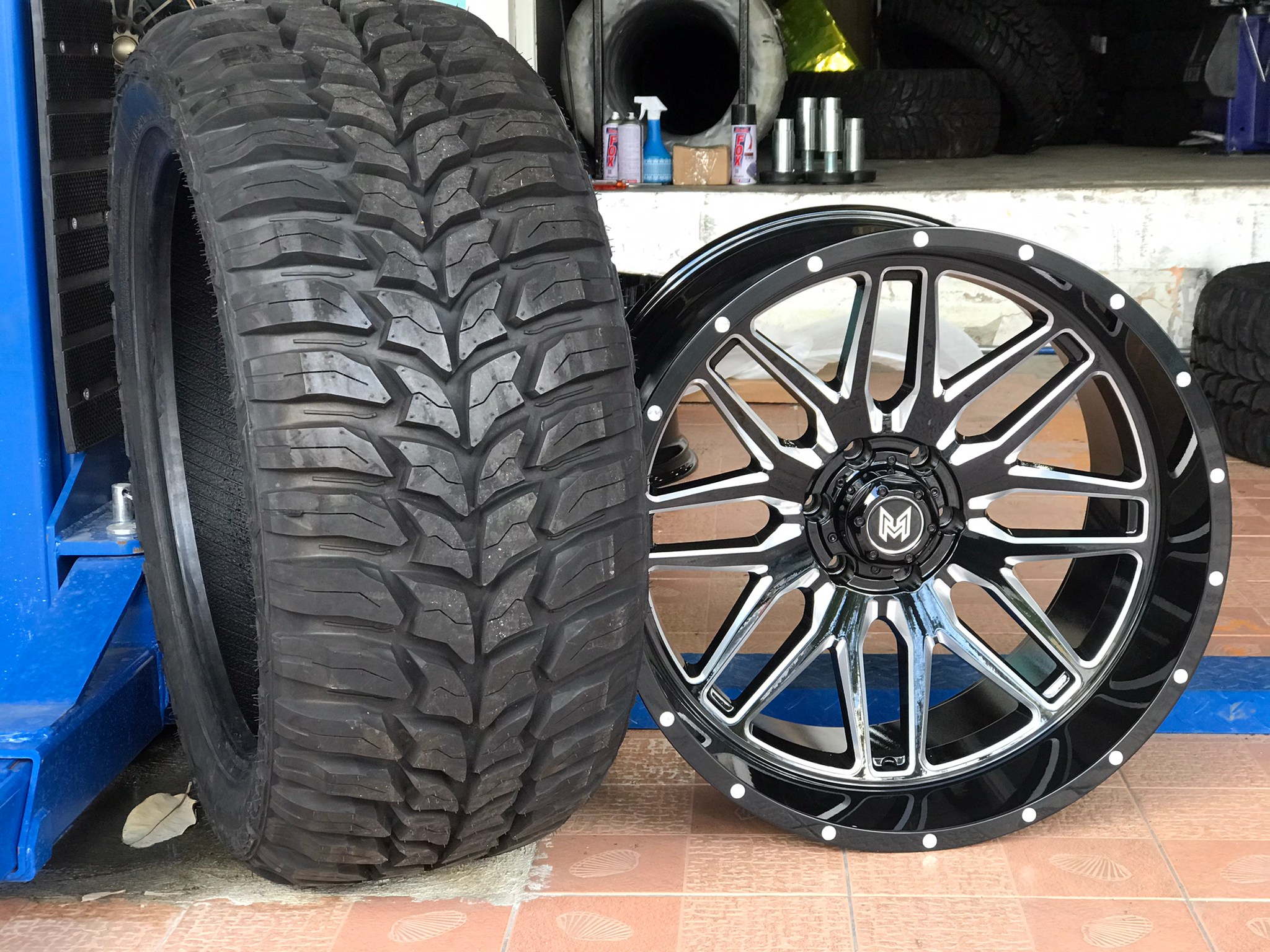 MAGNETIC 22x12 ET-44 CROSSWIND MT 33/12.5R22