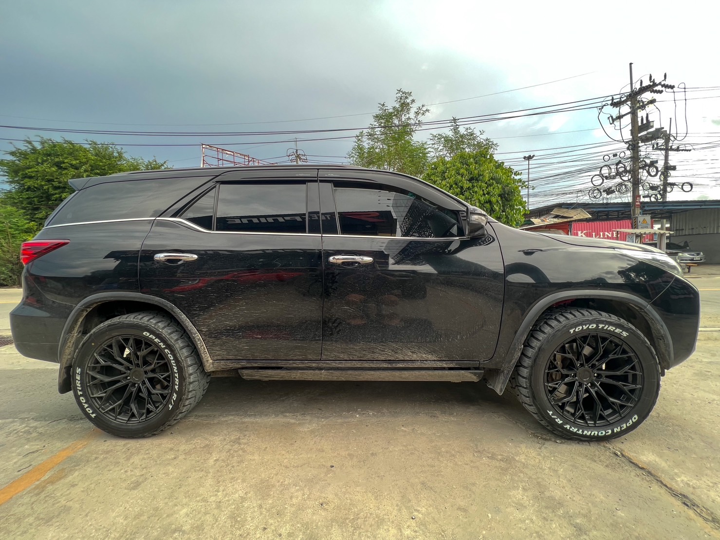 TOYOTA FORTUNER ทรงมาเฟีย จองคิวมาจากเชียงใหม่