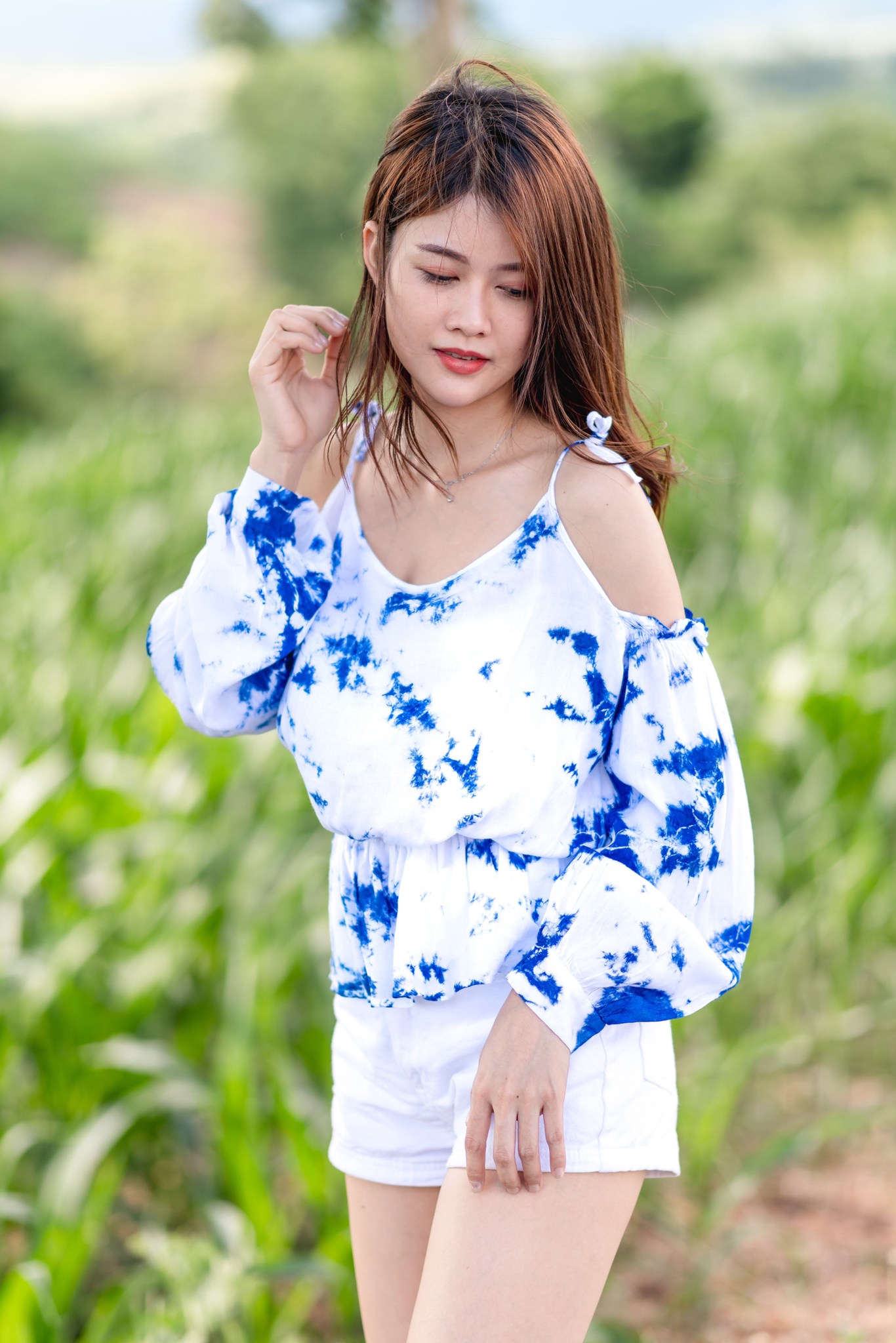 เสื้อมัดย้อม สายเดี่ยวแขนยาวเปิดไหล่