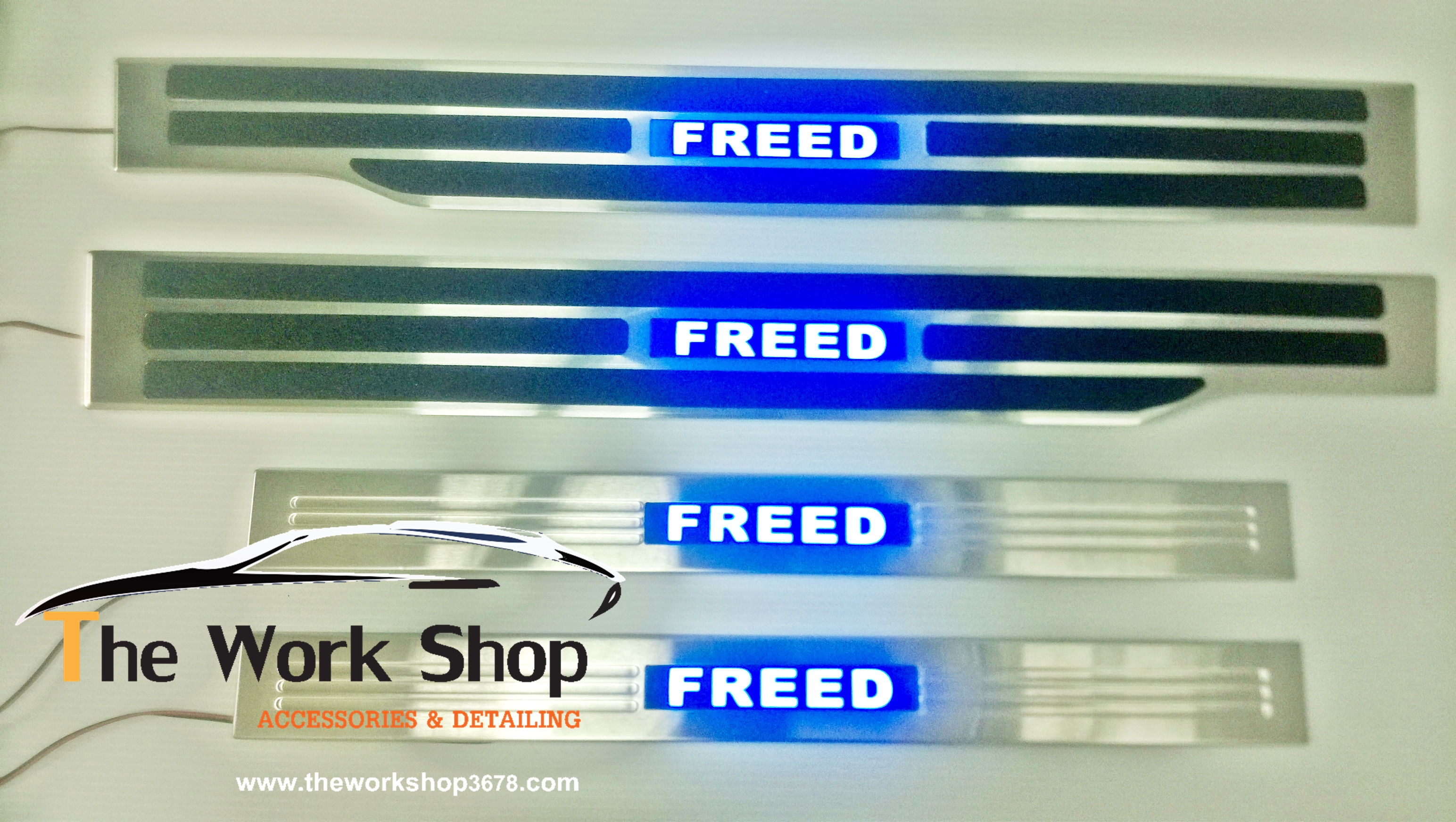 LED Sill Plate for Freed ( กาบประตูมีไฟ LED สีฟ้า )