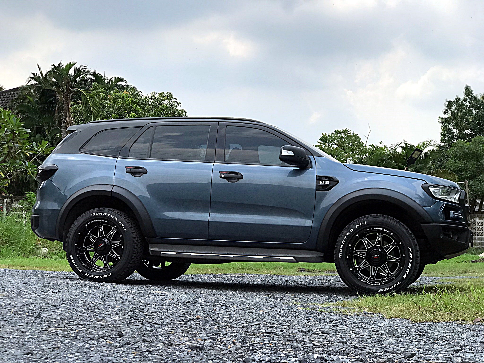 FORD EVEREST ล้อ COSMIS CROWN ผลงานจาก STEP9