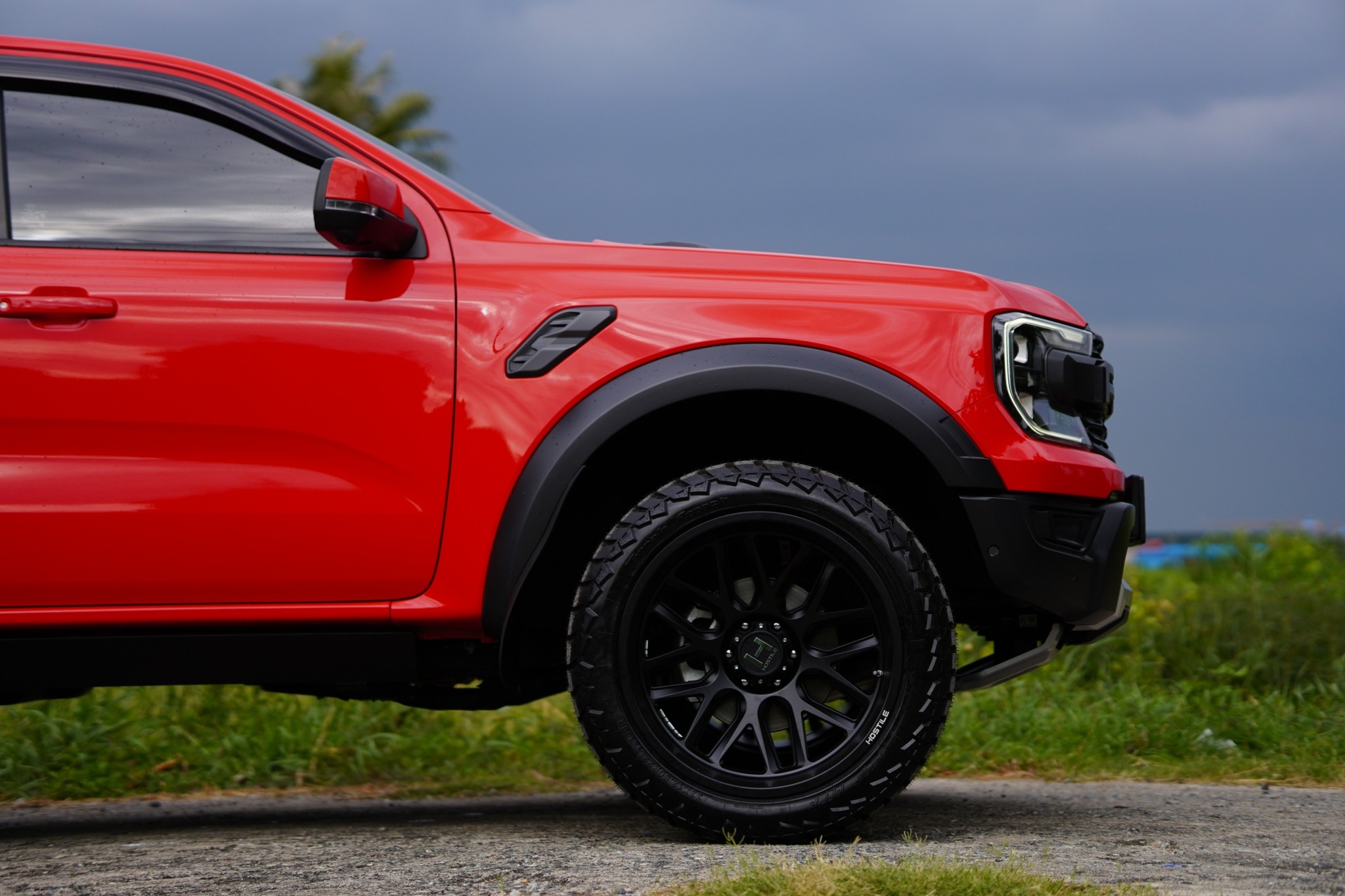 FORD RAPTOR กับล้อ HOSTILE ขอบ22 H120 Offse-44 ลึกสะใจ! พร้อมโปรโมชั่นพิเศษที่ STEP9