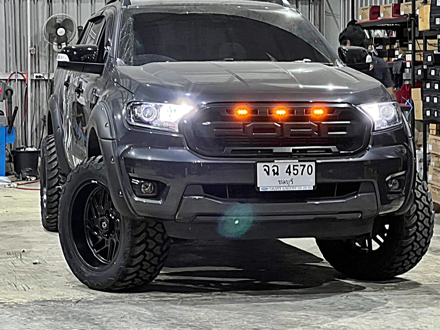 FORD RANGER แต่งทรงเมกาที่ STEP9