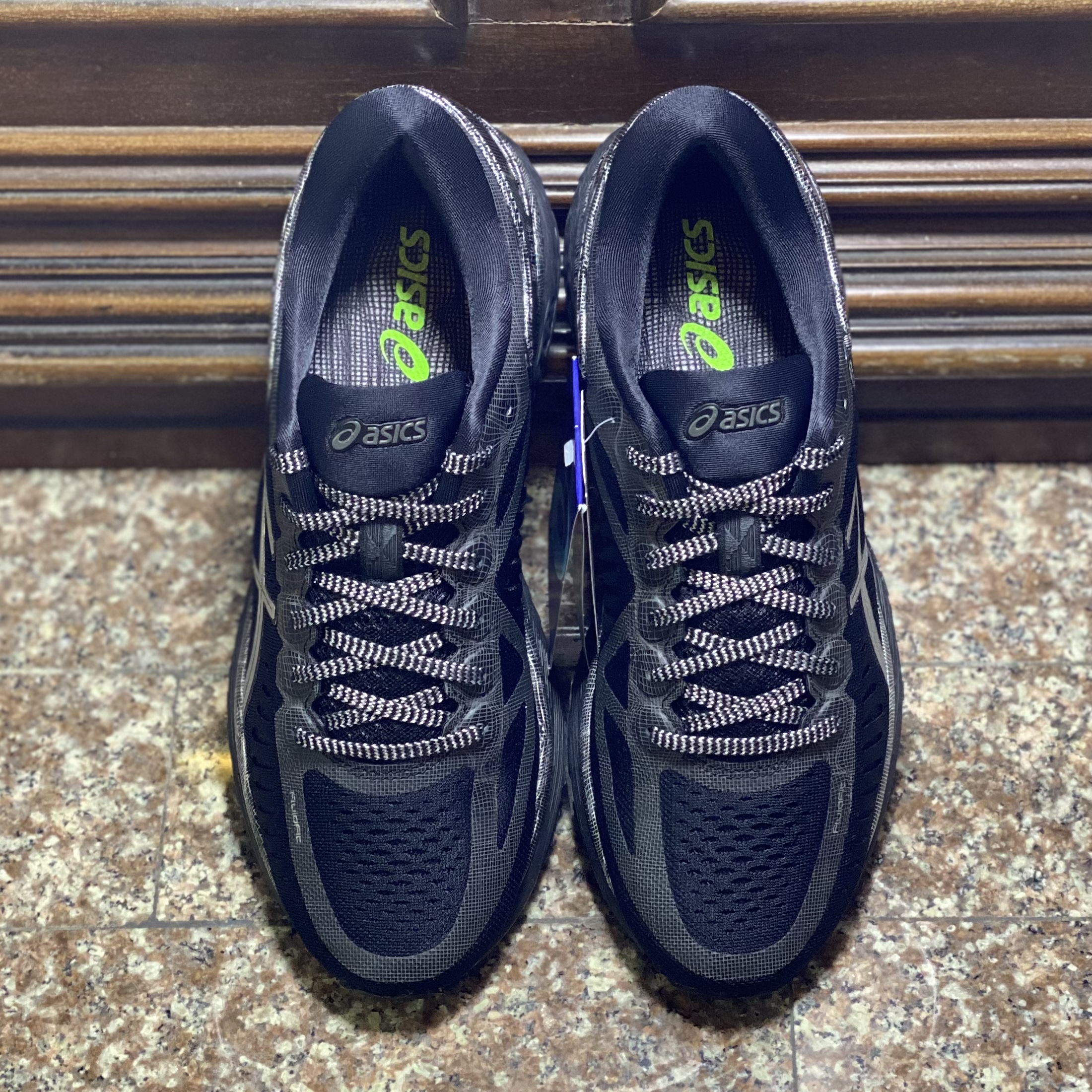 รองเท้าวิ่ง ASICS MetaRun ‘EXCLUSIVE’ (W8.5/9US)