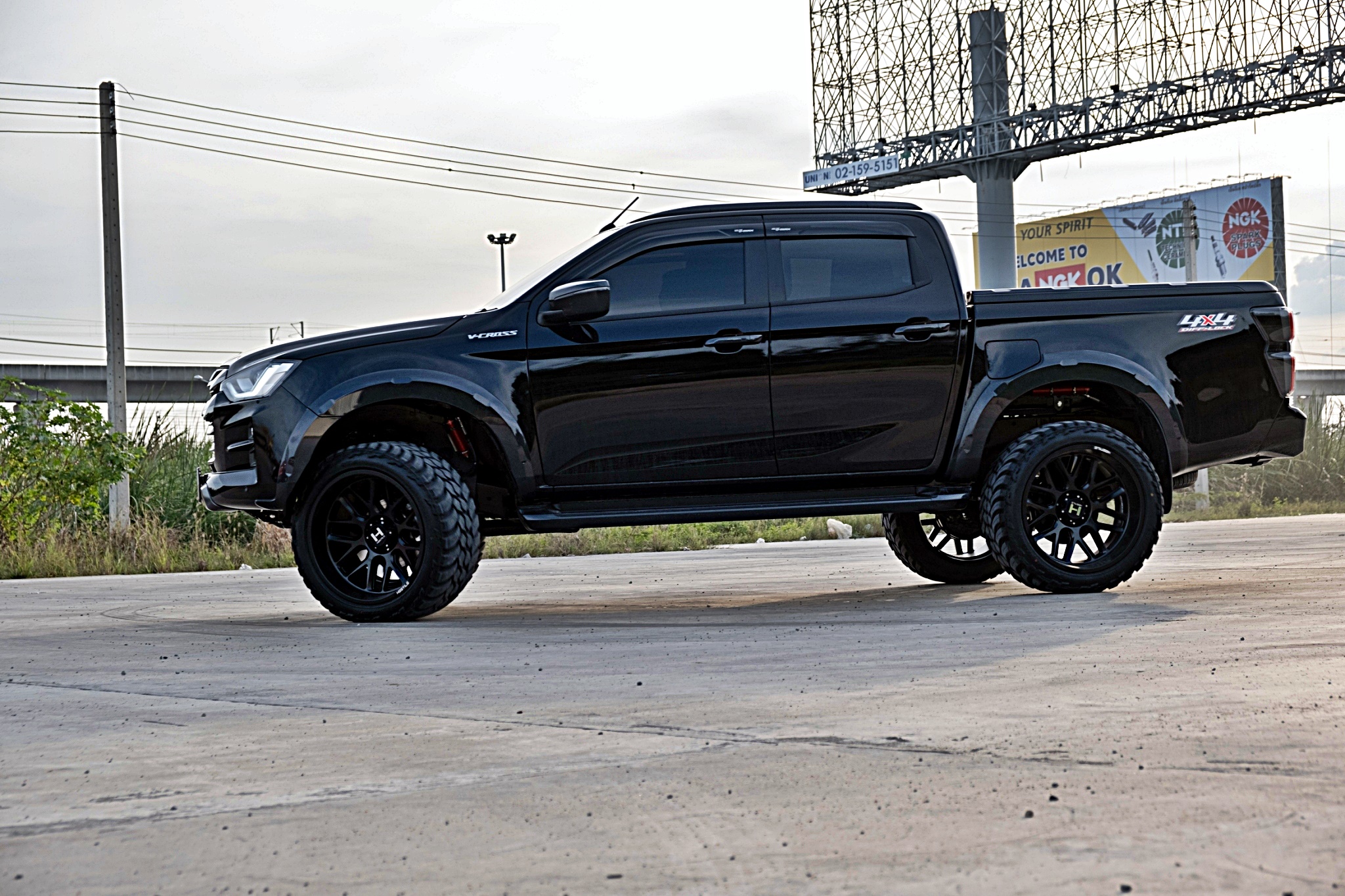 ล้อแท้ HOSTILE H120 ขอบ22 ใส่ D-MAX