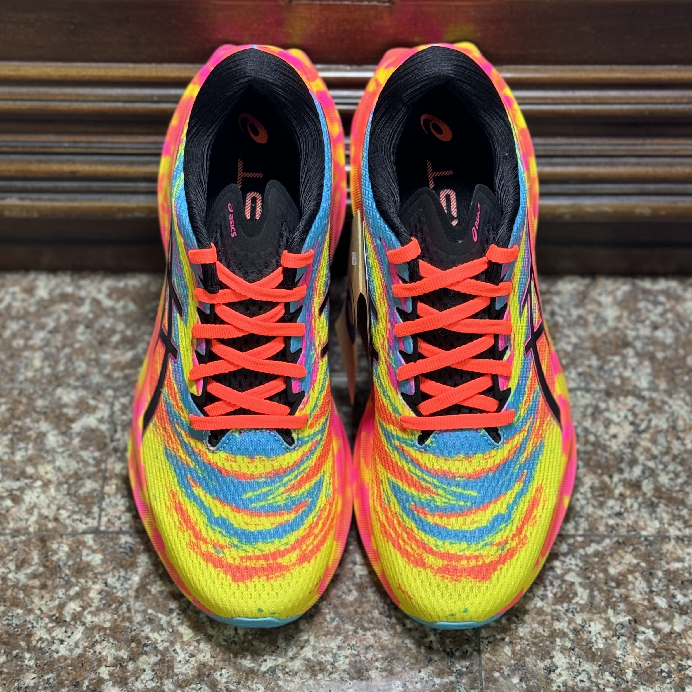 รองเท้าวิ่ง ASICS NovaBlast 3 ‘Multi’ (W8US)