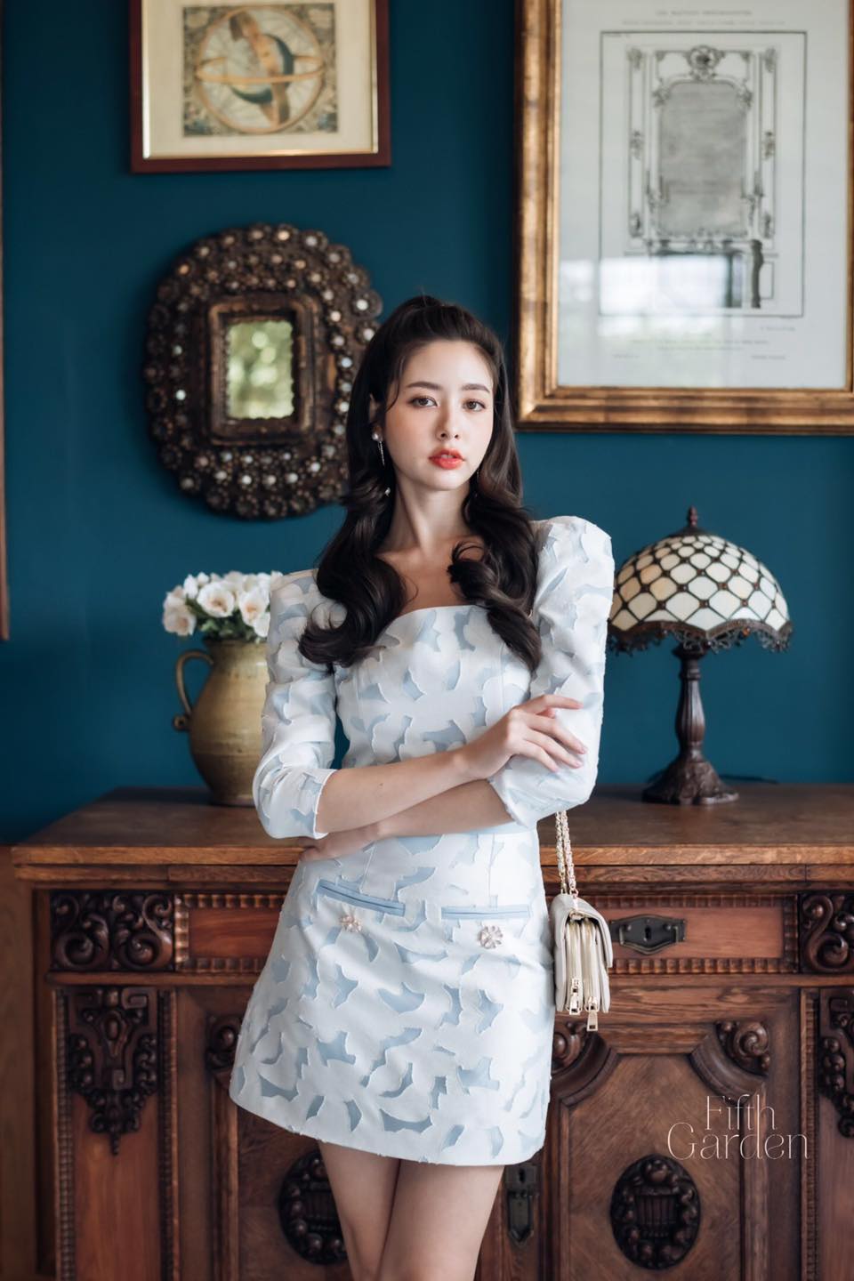 ชุด Set ลูกไม้แสนหวานแต่ลุคสุดเฟี๊ยส ที่มาพร้อมกับคัตติ้งสุดเนีียบดีเทลแน่น ๆ รับรองค่ะลุคนี้ all day all night กันแบบไม่พลาดแน่นอน