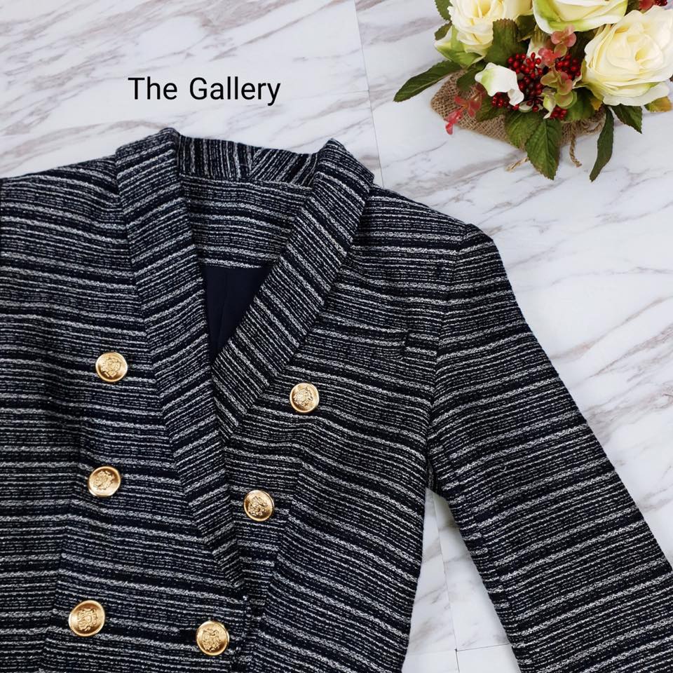 เสื้อเบเซอร์เนื้อผ้าทวีตชาแนล (Tweed)ทั้งยังคลาสสิคหรูหราตอบโจทย์สาวๆทุกสไตล์ จะแมตซ์ลุคกับกระเป๋าและรองเท้าตามสไตล์ หรือจะใส่ไปเที่ยวต่างประเทศก็คือเก๋สุด ห้ามพลาดเลย