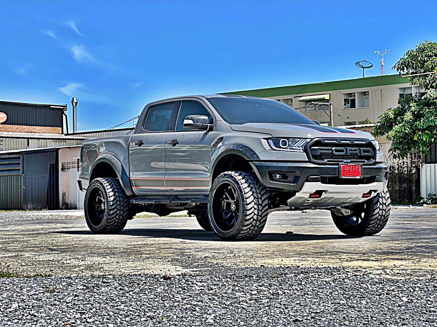 FORD RAPTOR ทรงเมกา่ ล้อ HOSTILE H113