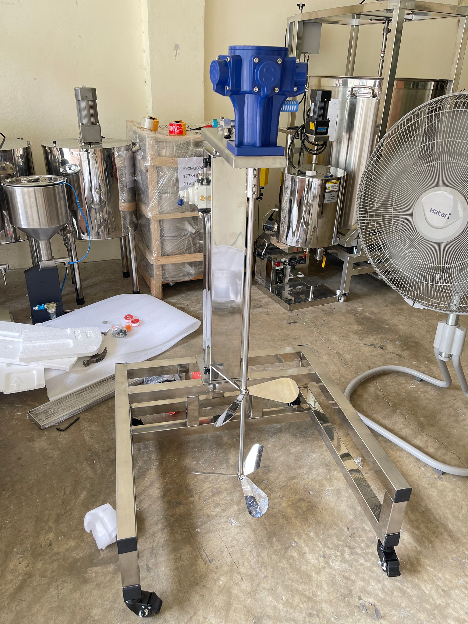 18552 เครื่องผสมกวนแบบใช้ปั้มลม SP-100G-H900 แบบรถเข็น