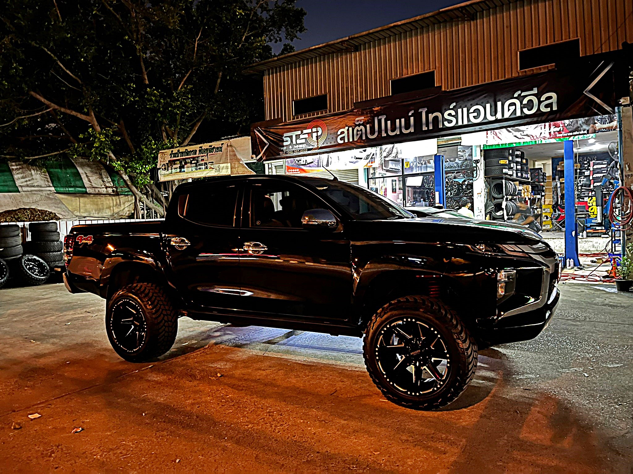 TRITON ทรงเมกา ที่ STEP9