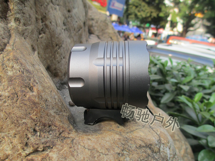 ไฟหน้าจักรยาน CREE XM-L T6 LED 5 ดวง ความสว่าง 6000 Lumen พร้อมแบตเตอรี่ครบชุด (DC)