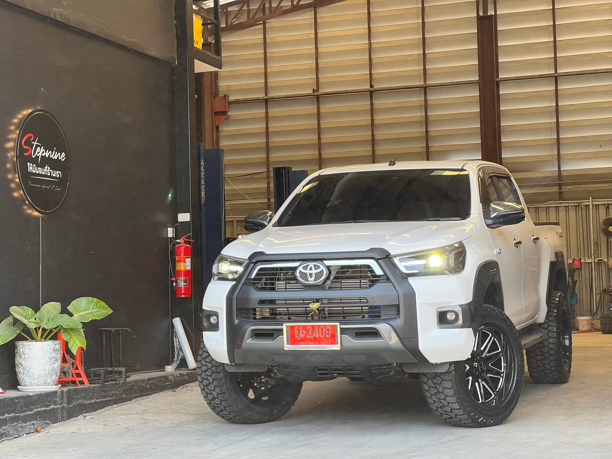 TOYOTA REVO ทรงเมกา จัดล้อแท้