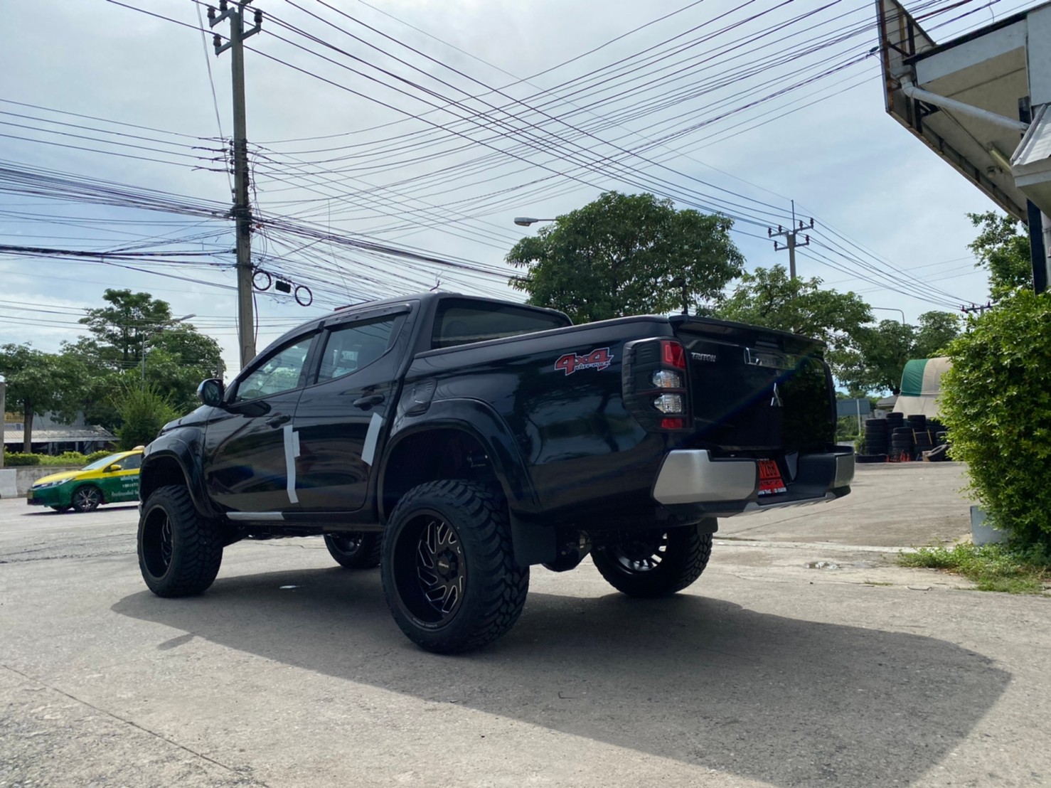 TRITON ป้ายแดงจัดทรงเมกาที่ STEP9