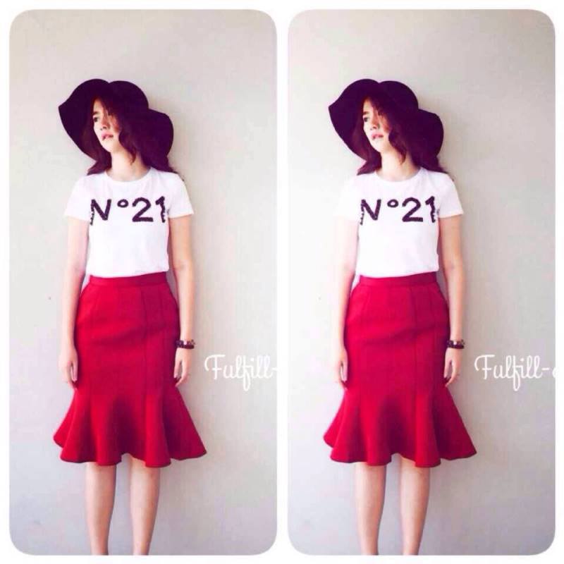 เสื้อยืดN°21สีขาว มาคู่ กับกางโปรงระบายชายสีแดง