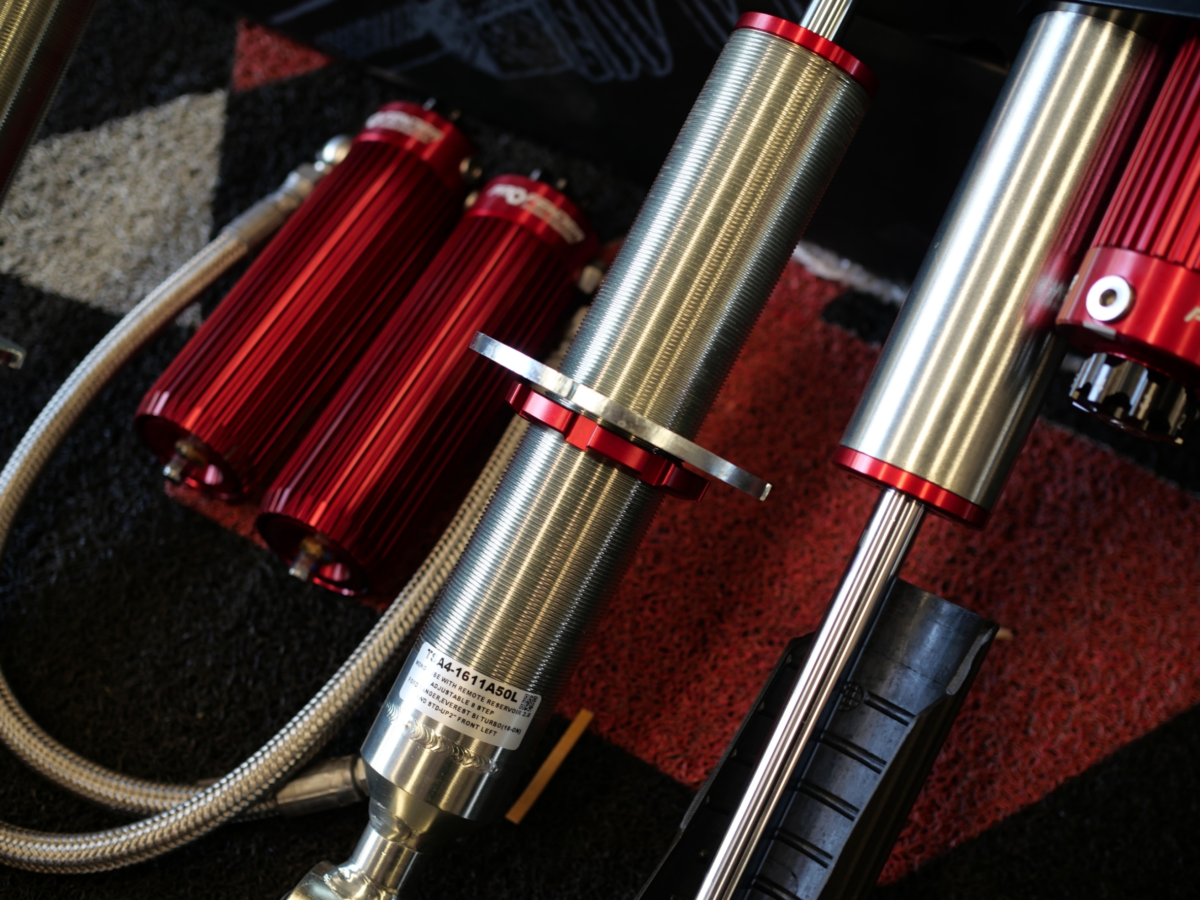 โช๊คอัพ Profender รุ่น Subtank-Piggyback สำหรับรถ Ford Ranger