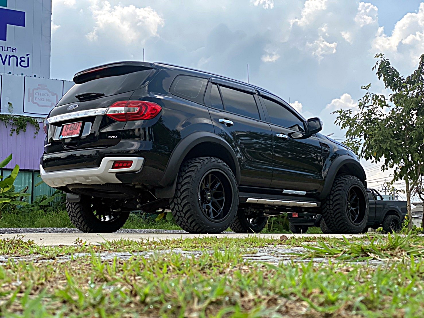 FORD EVEREST ทรงเมกา ล้อ HOSTILE H120 โคตรหล่อ