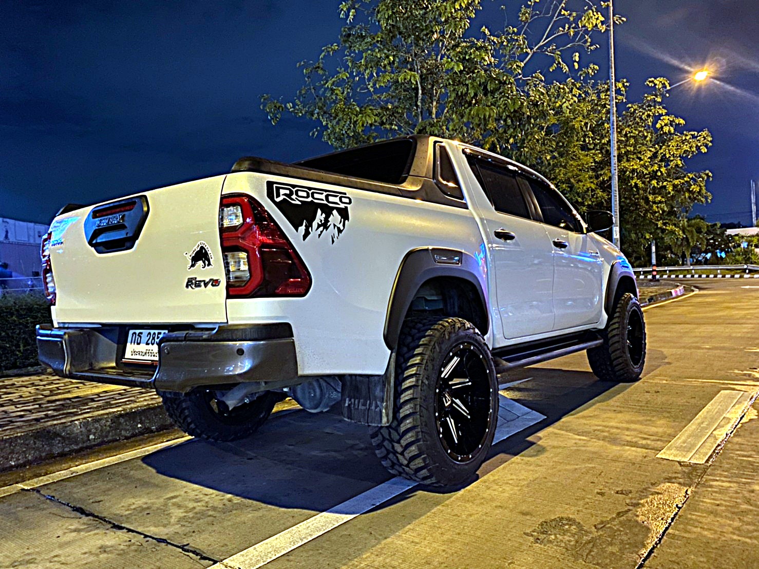 TOYOTA REVO ทรงเมกา