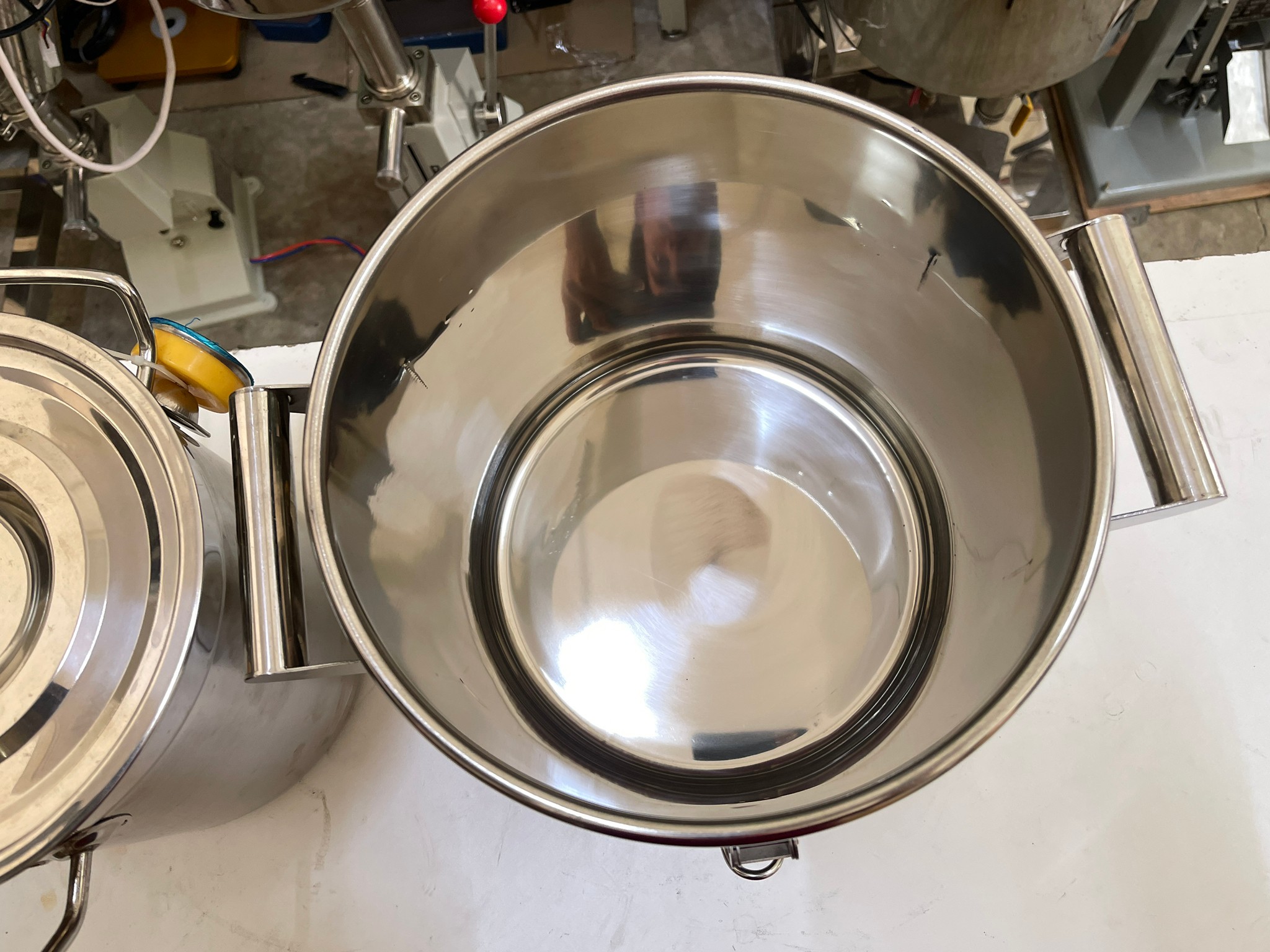 หม้อ-ถังสแตนเลสพร้อมฝาปิดมีหูหิ้ว (หม้อเกรด 304 +ฝาเกรด201)