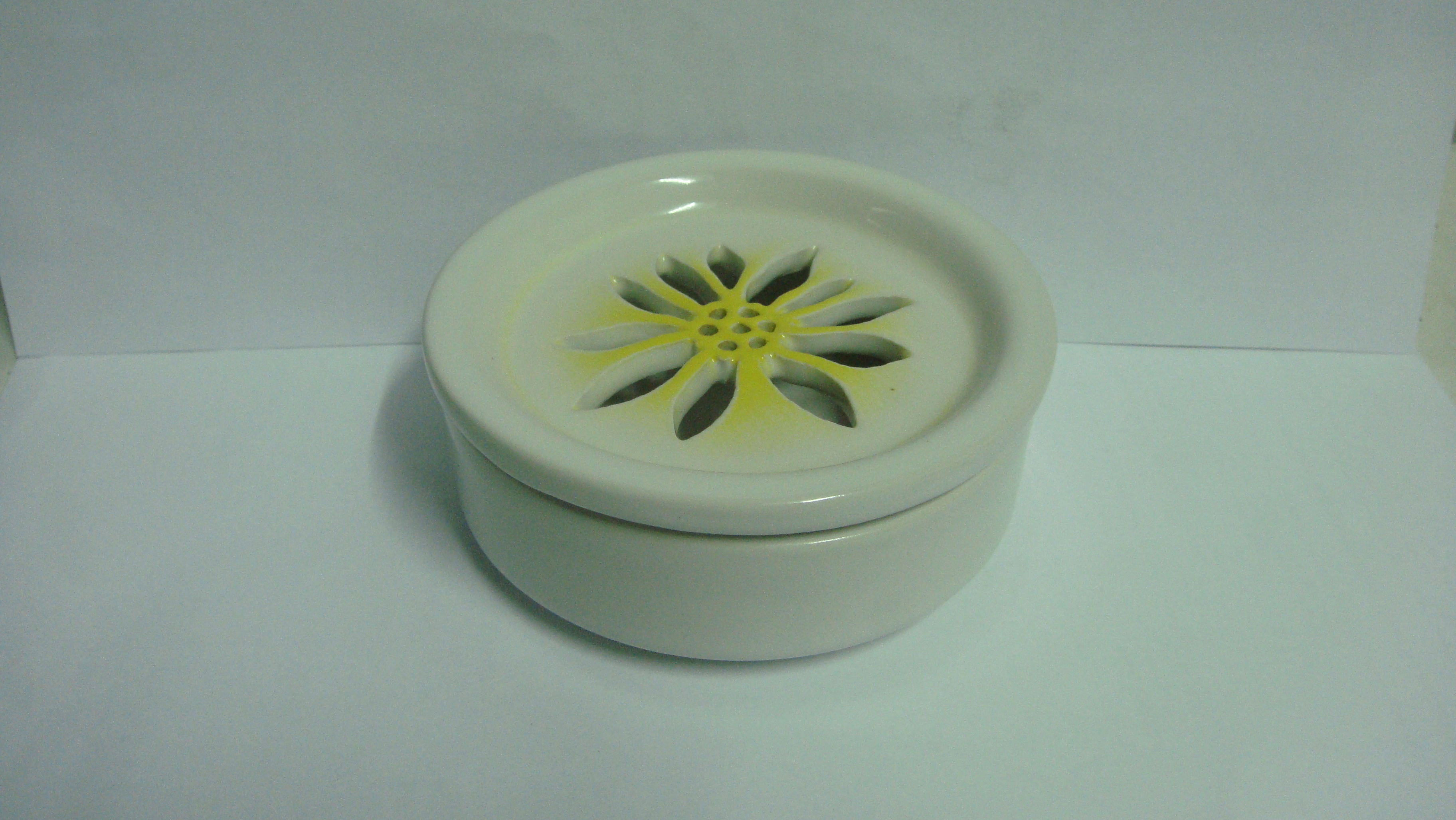 ที่ใส่สบู่ Ceramic(Soap Dish)ลายดอกทานตะวัน สีขาวแวว