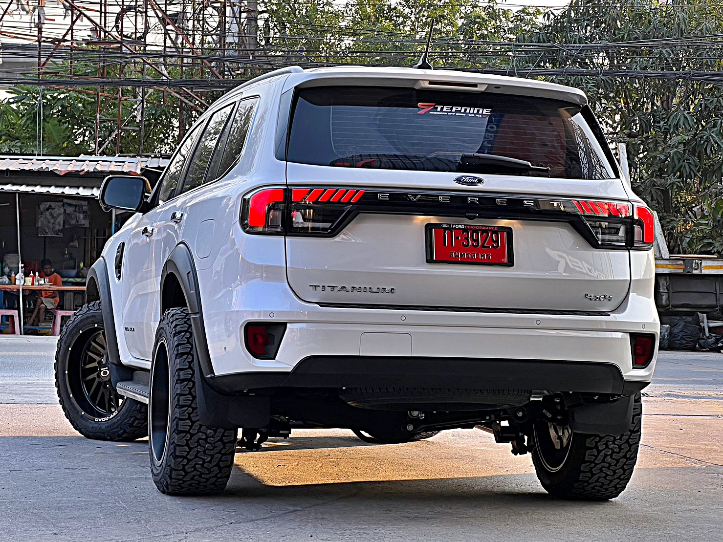 FORD EVEREST NEXTGEN แต่งวทรงเมกาที่ STEP9