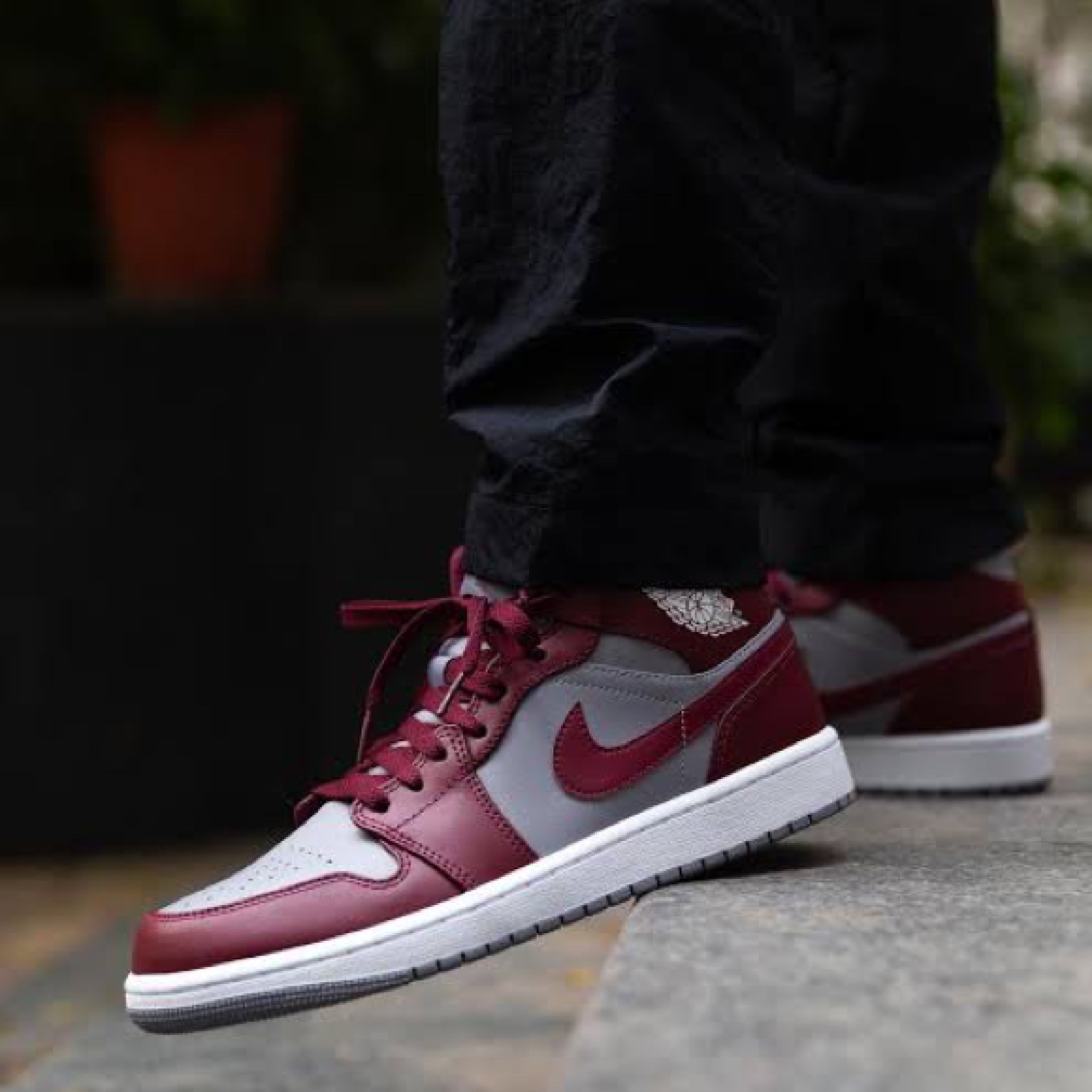 รองเท้า Nike Air Jordan 1 Mid ‘Cherrywood’ (M9.5US)