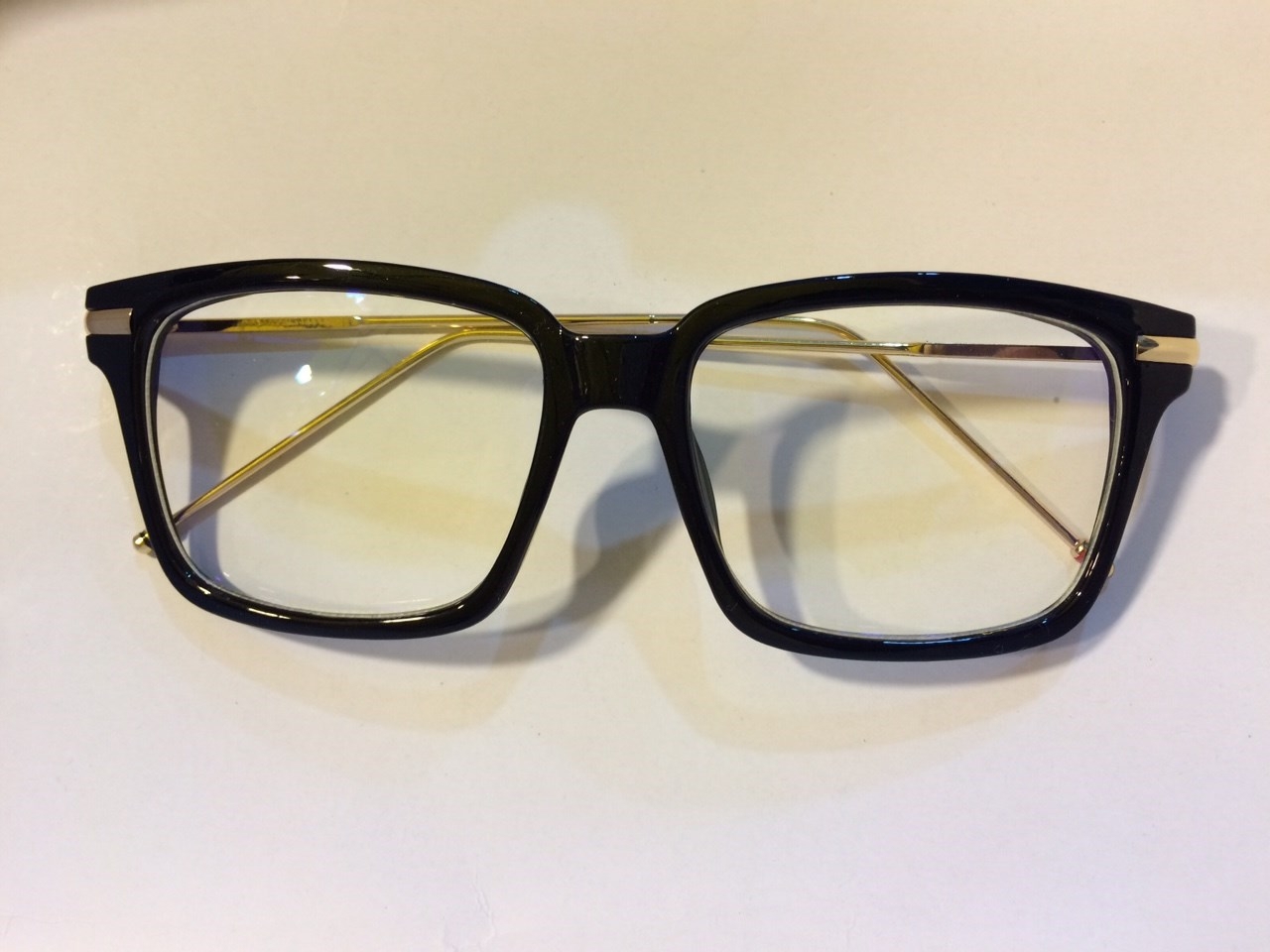 กรอบแว่นทรงเหลี่ยม