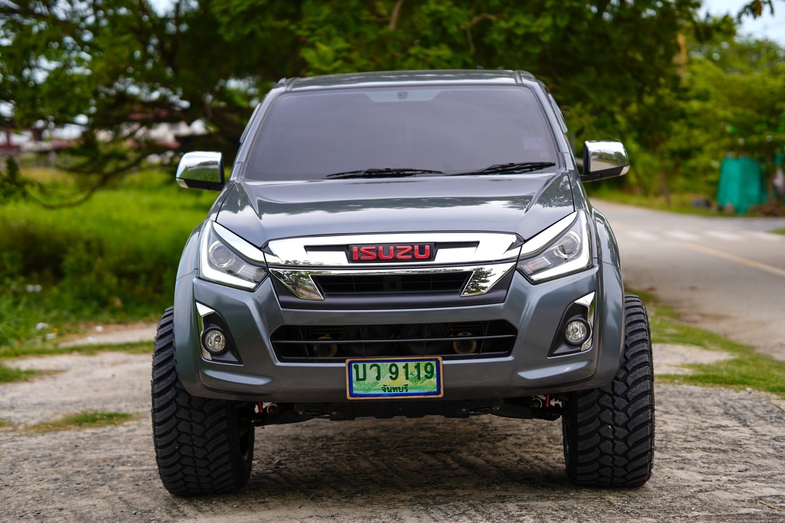 D-MAX หัวเดียว จันทบุรี งบ2แสน แต่งทรงเมกาที่ STEP9